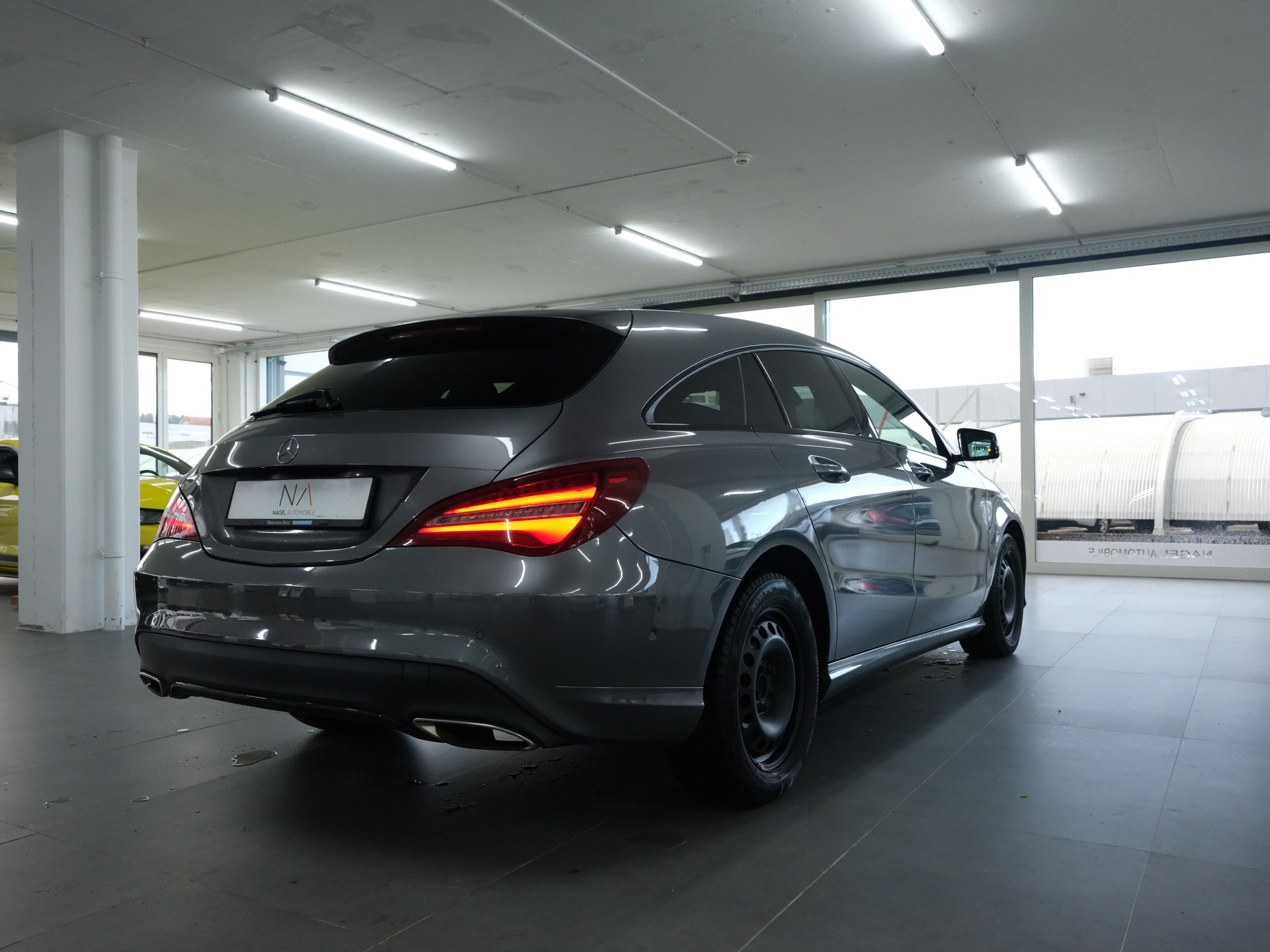 MERCEDES-BENZ CLA Shooting Brake 200 7G-DCT-showroom-element-2