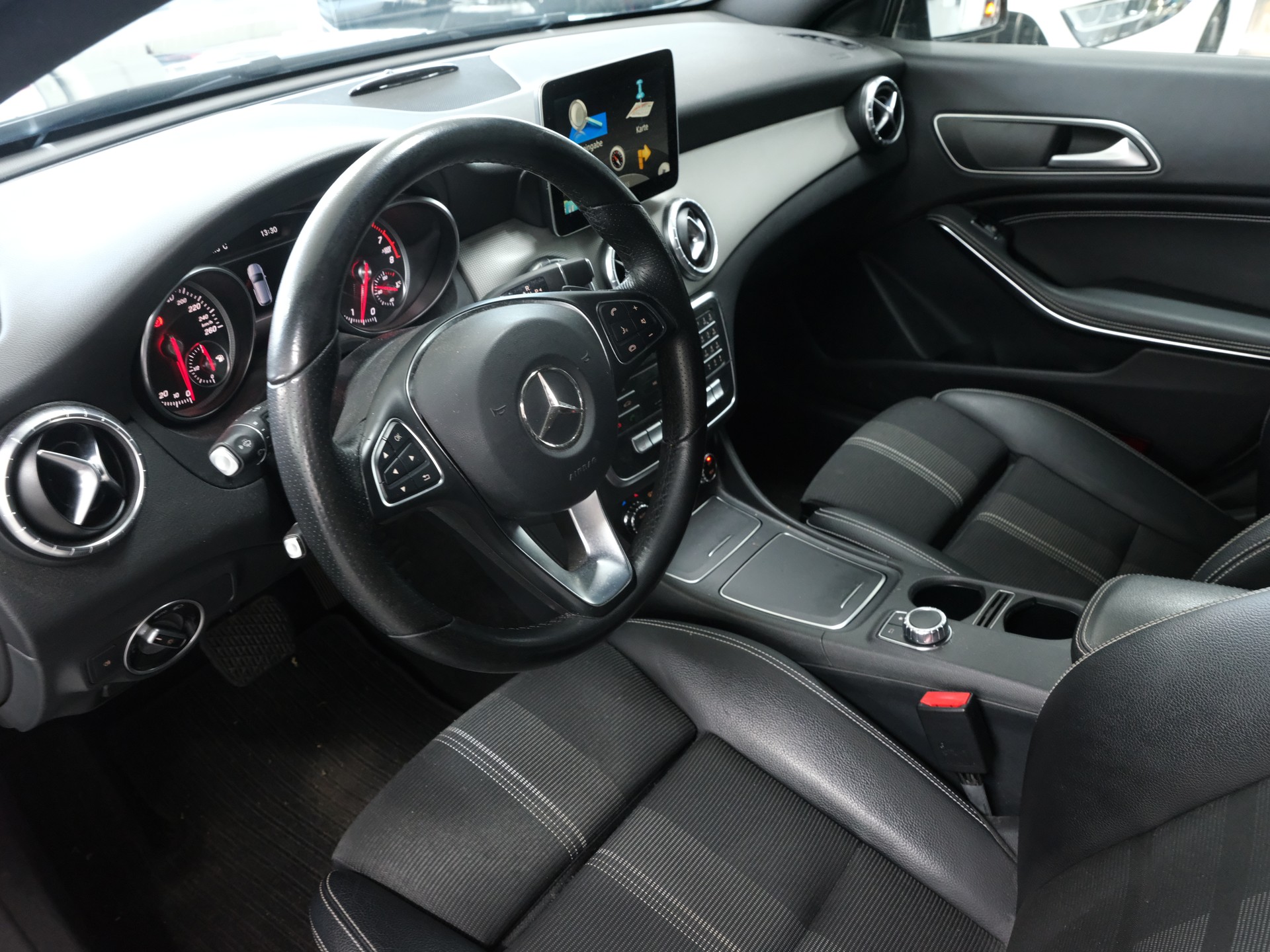 MERCEDES-BENZ CLA Shooting Brake 200 7G-DCT-image-8