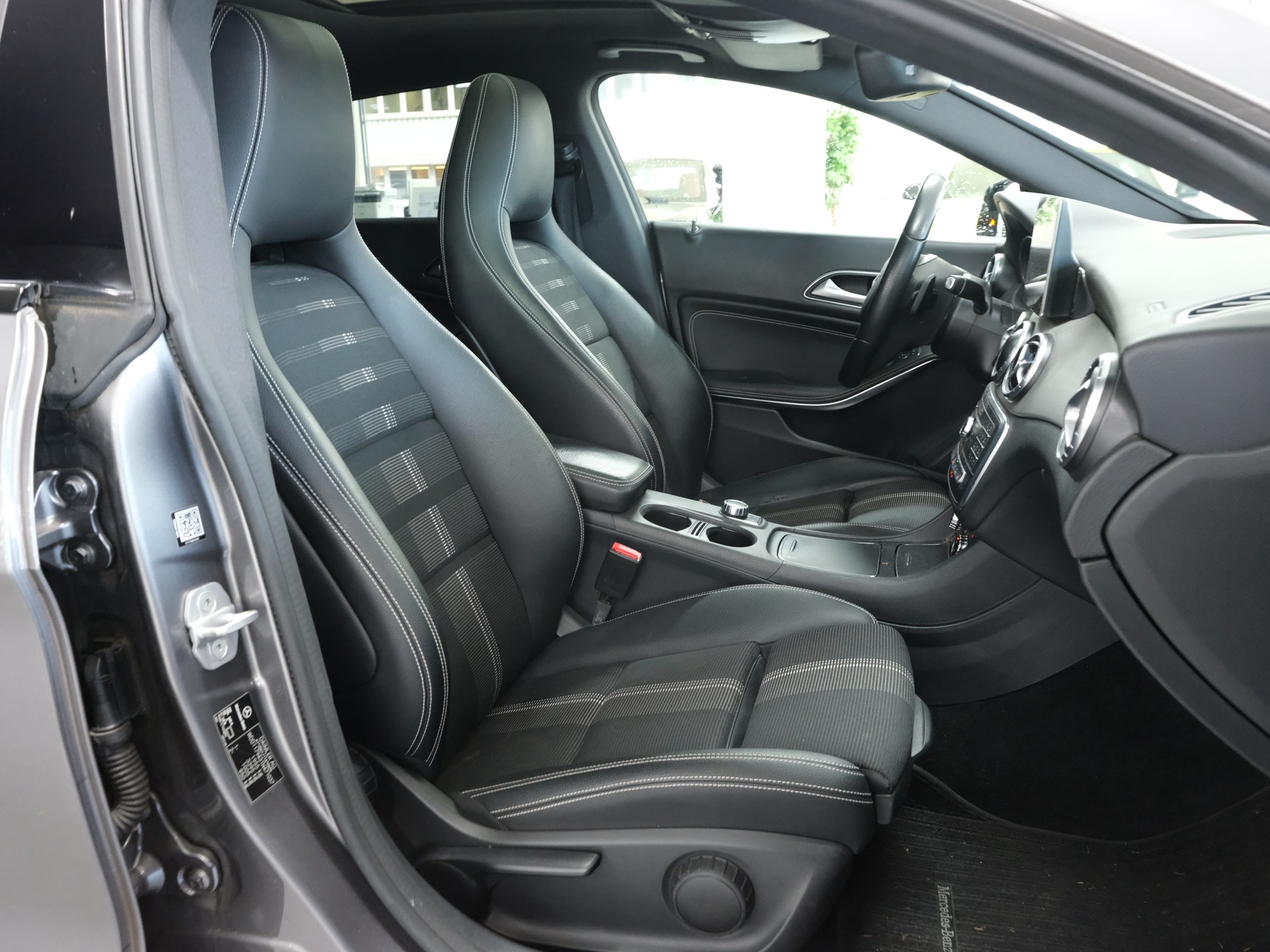 MERCEDES-BENZ CLA Shooting Brake 200 7G-DCT-image-14