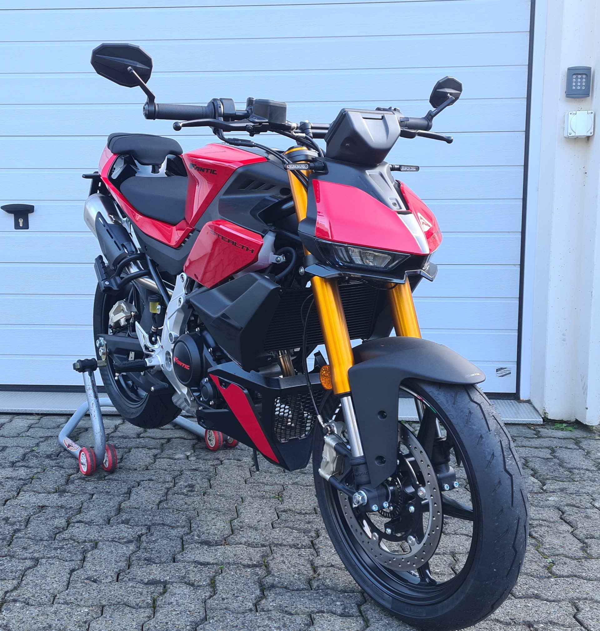 FANTIC STEALTH 125