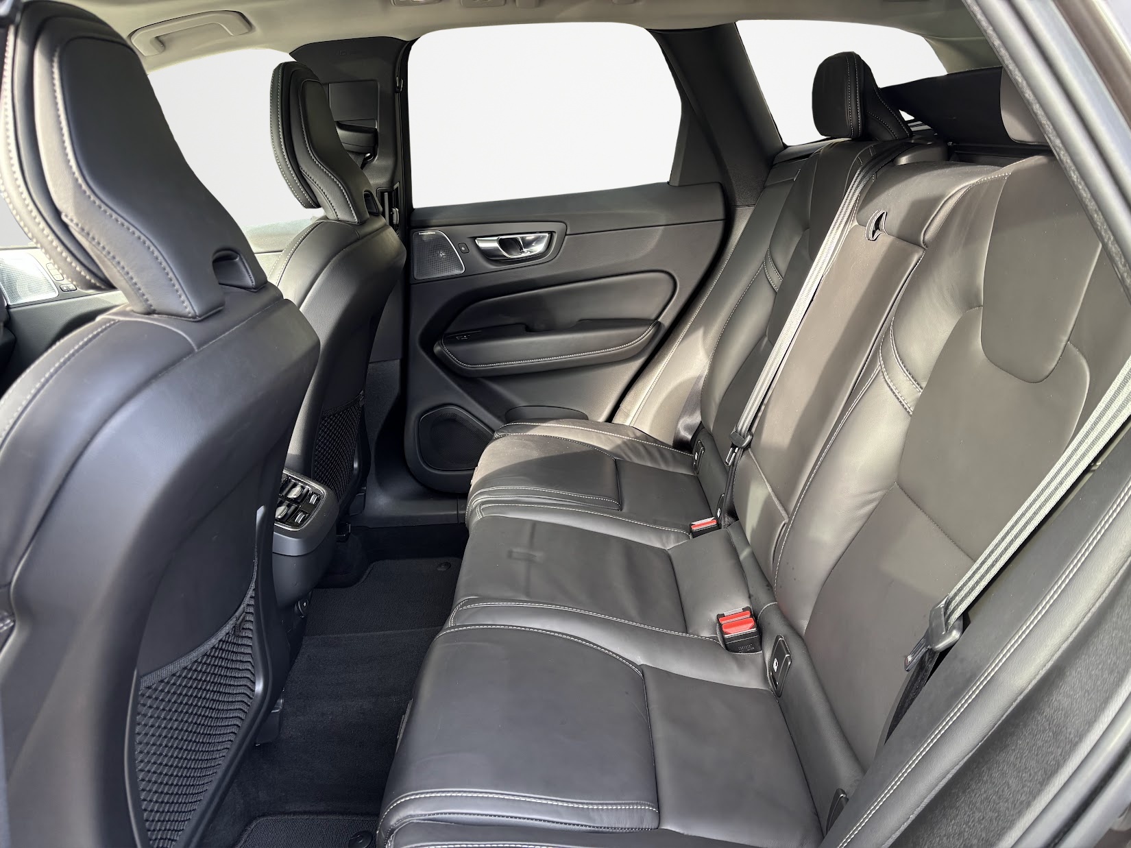VOLVO XC60 B5 Diesel Mild Hybrid AWD Inscription Geartronic-image-12
