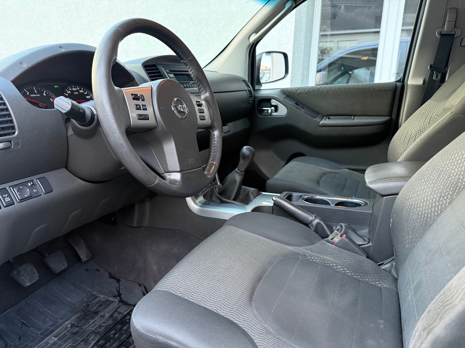 NISSAN Navara Double Cab SE 2.5 dCi 4WD LB-image-11