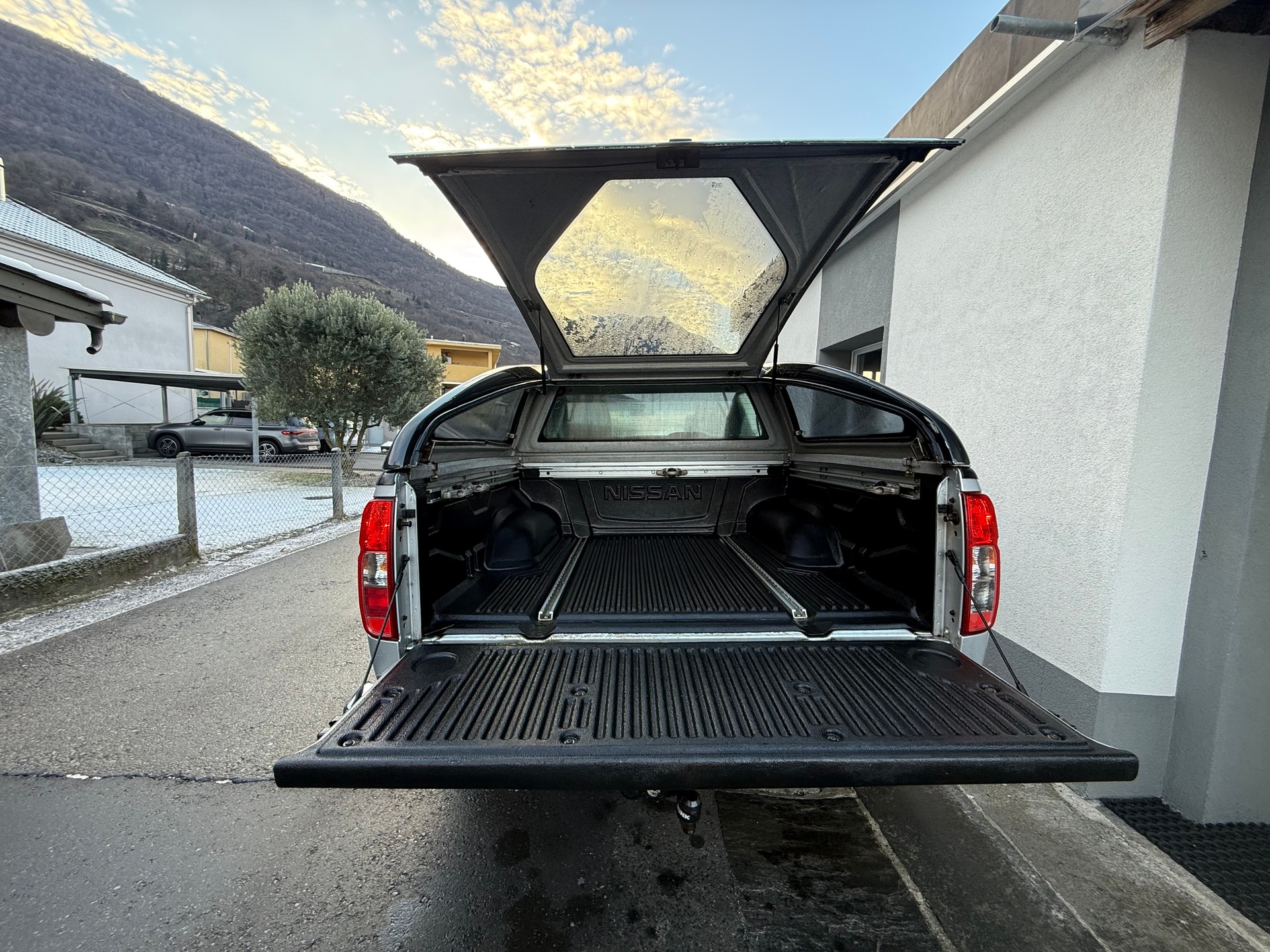 NISSAN Navara Double Cab SE 2.5 dCi 4WD LB-image-8