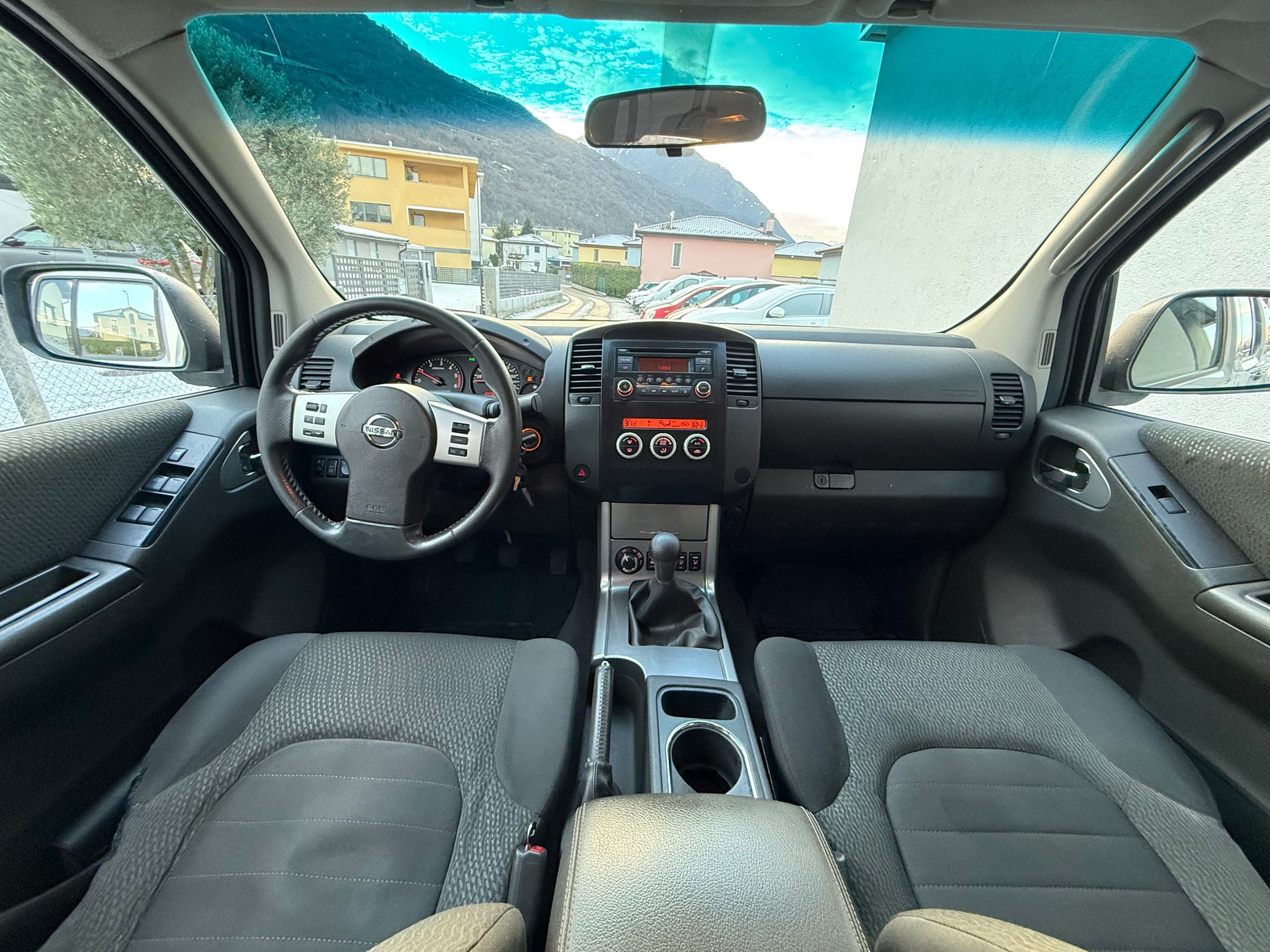 NISSAN Navara Double Cab SE 2.5 dCi 4WD LB-image-9