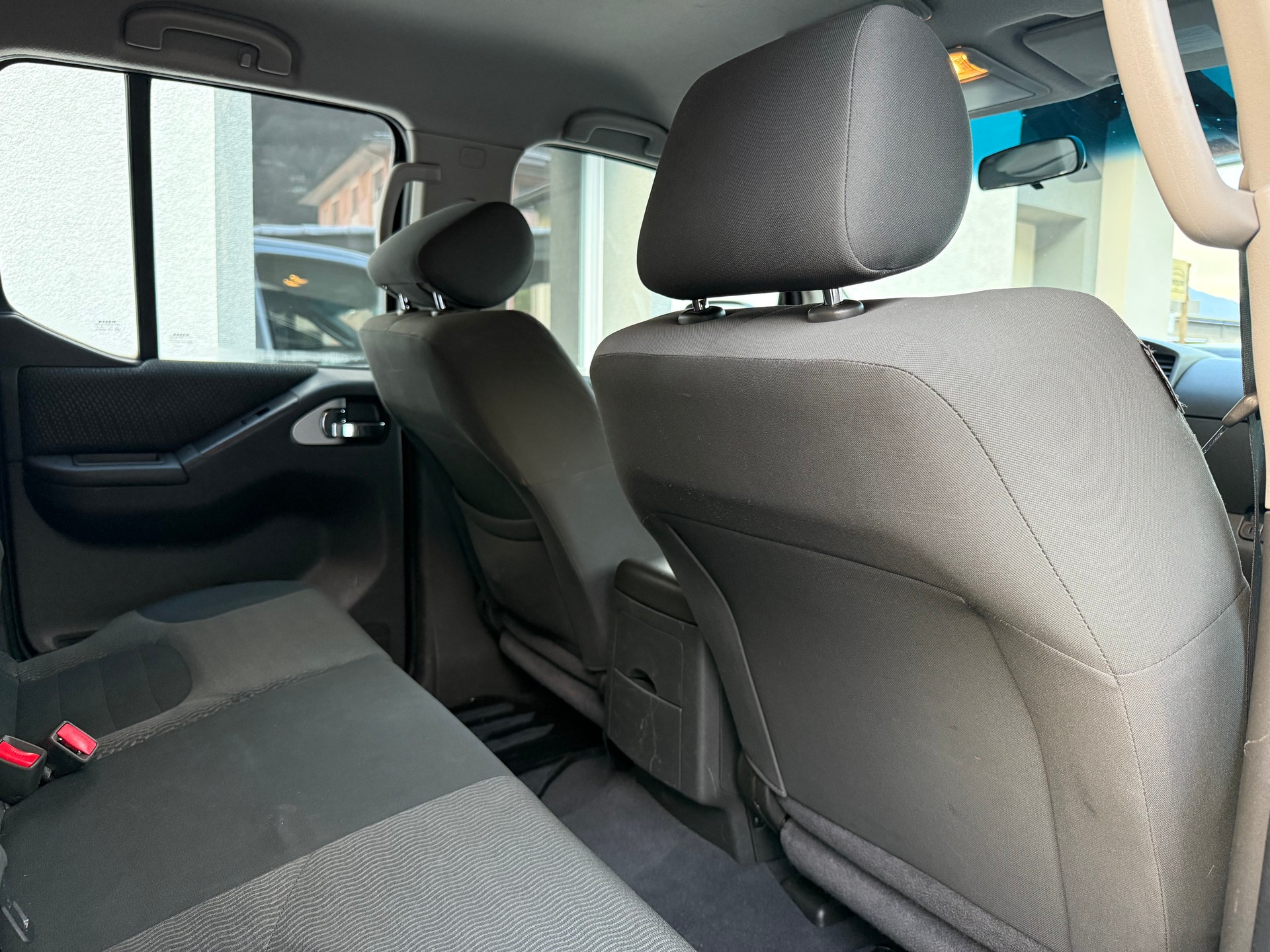 NISSAN Navara Double Cab SE 2.5 dCi 4WD LB-image-13