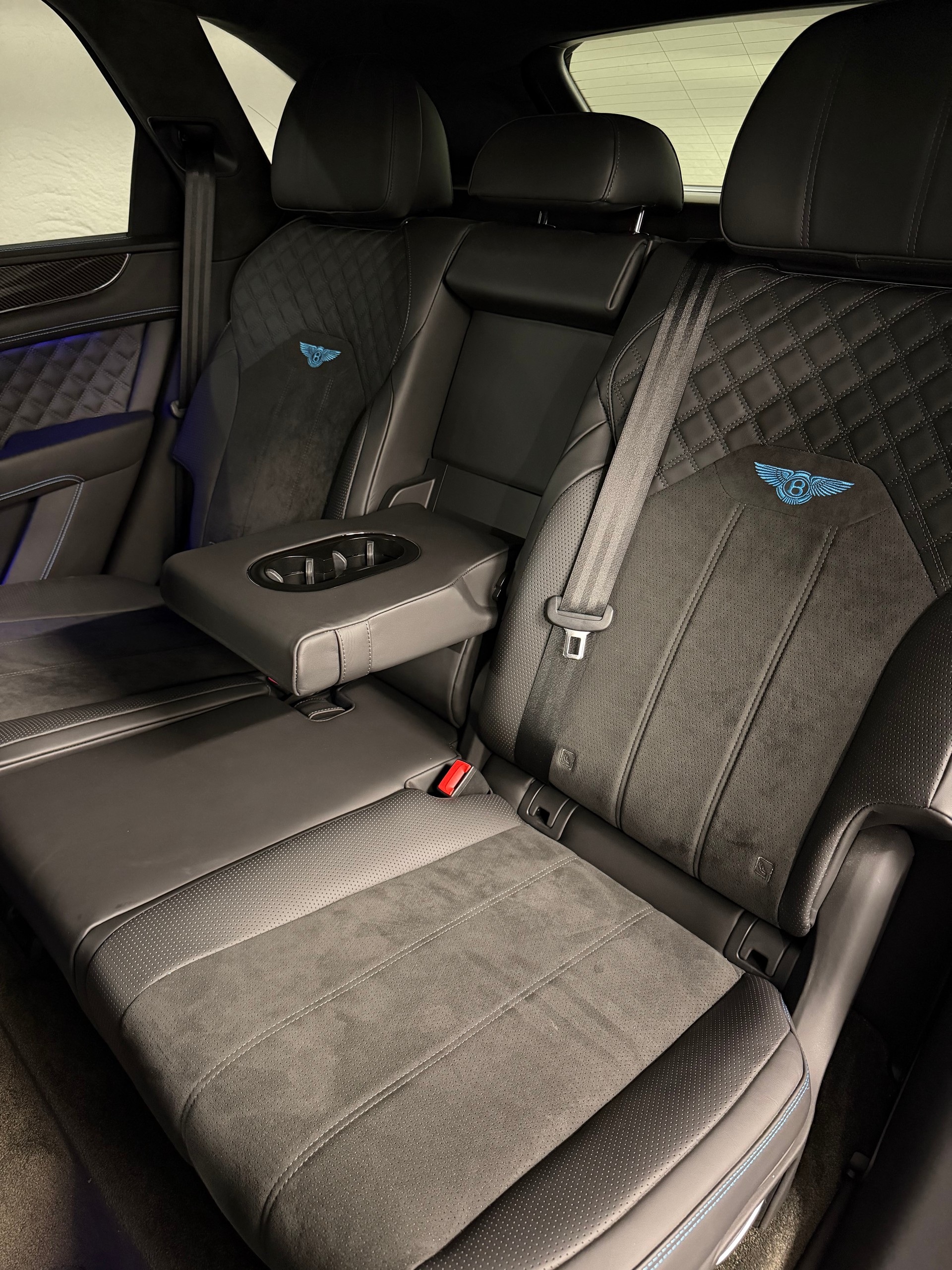 BENTLEY Bentayga S-image-12