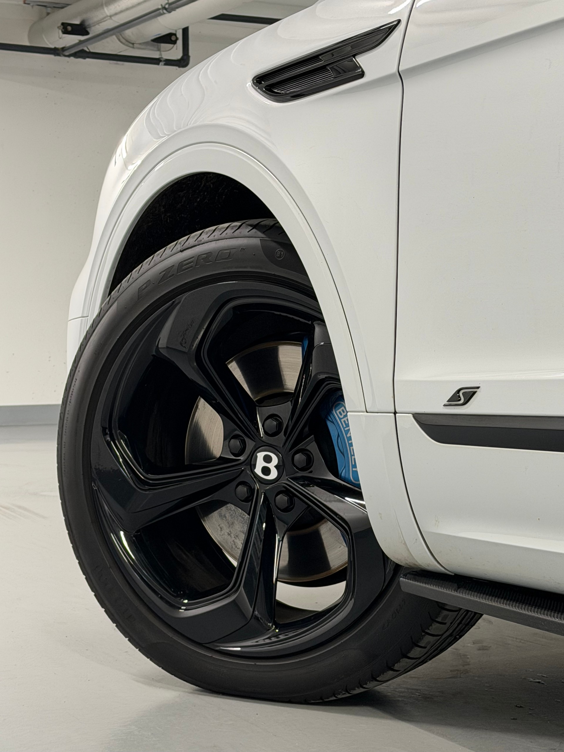 BENTLEY Bentayga S-image-21