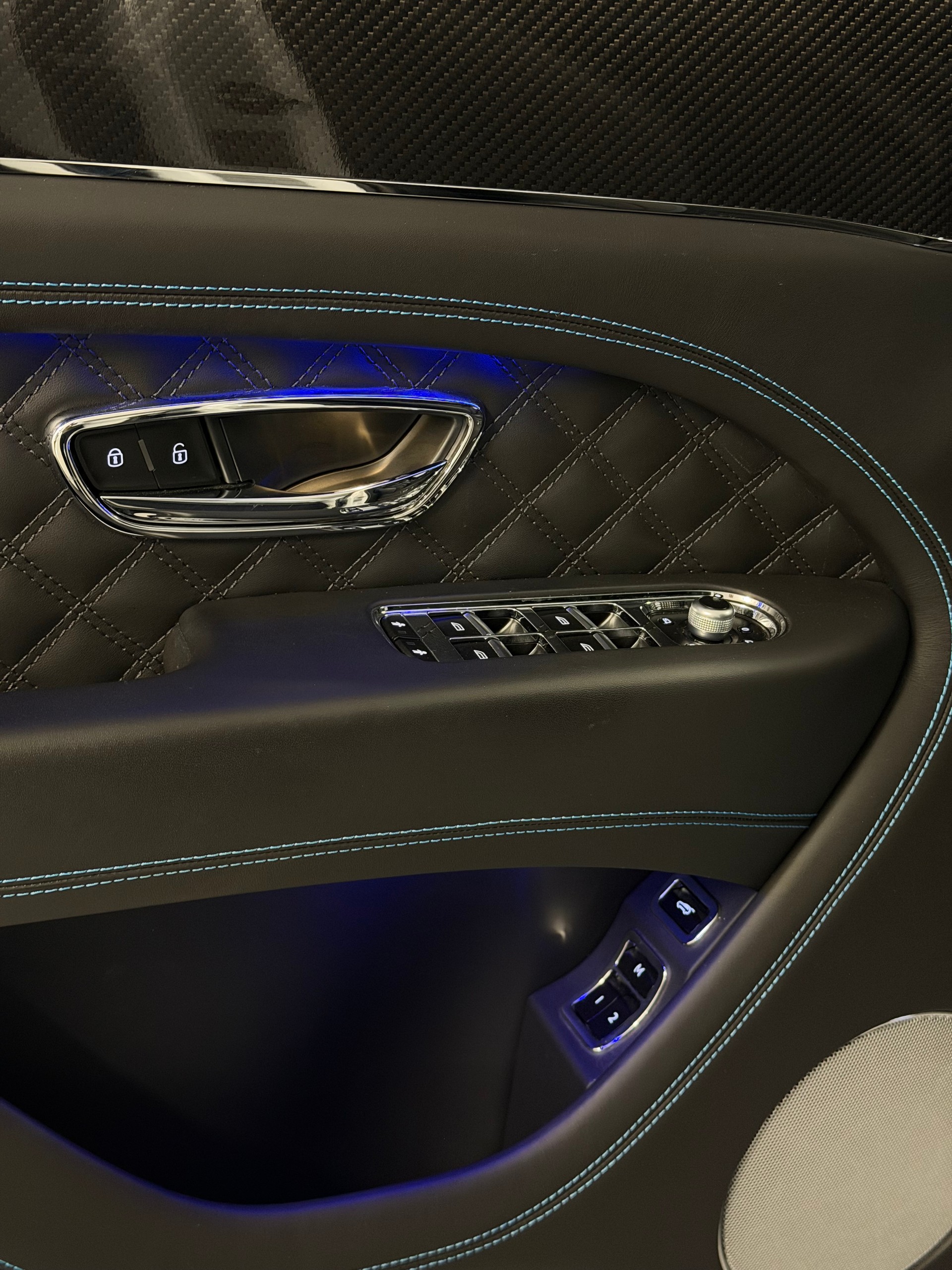 BENTLEY Bentayga S-image-18
