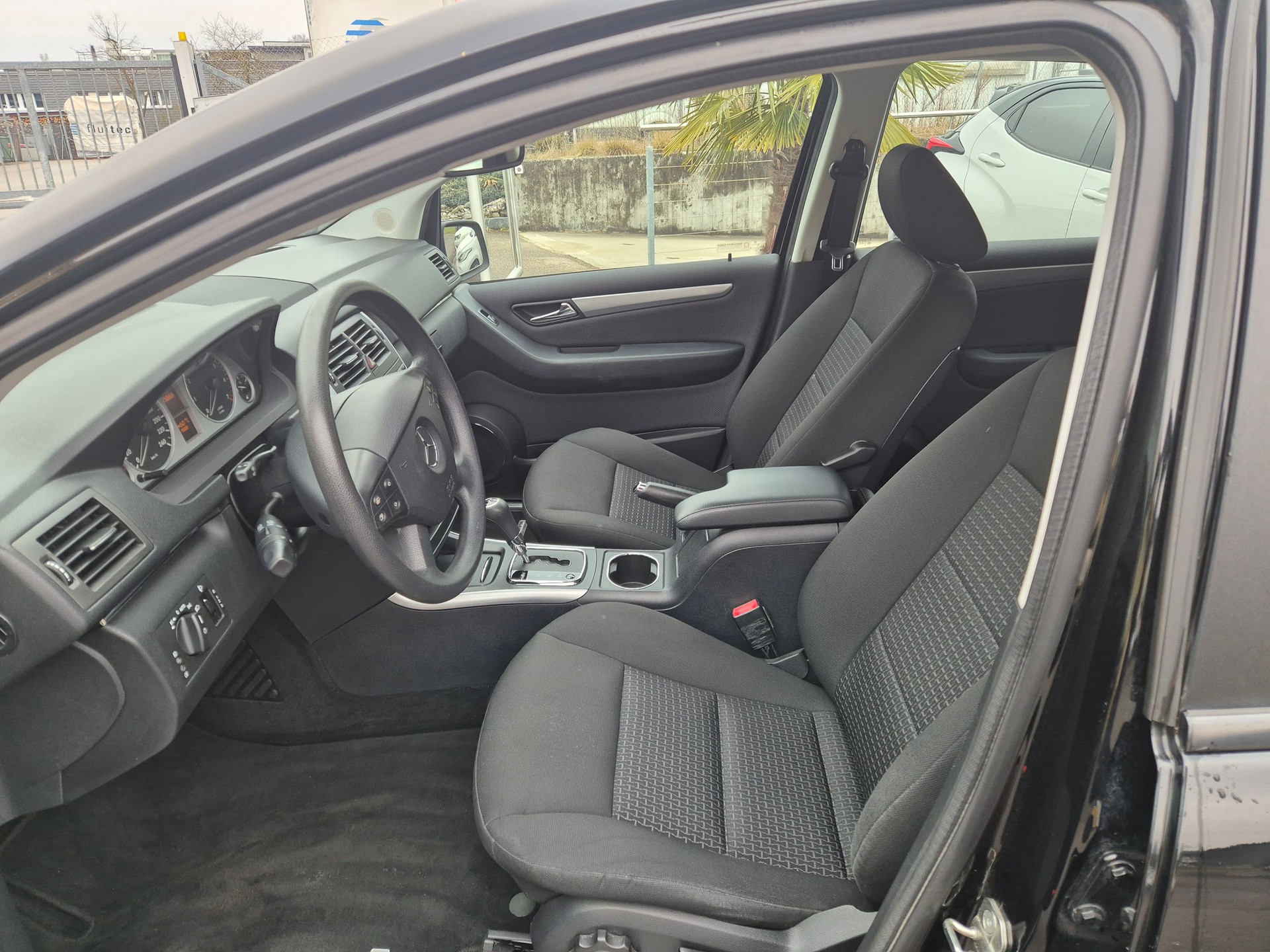 MERCEDES-BENZ B 180 My Star Autotronic-image-10