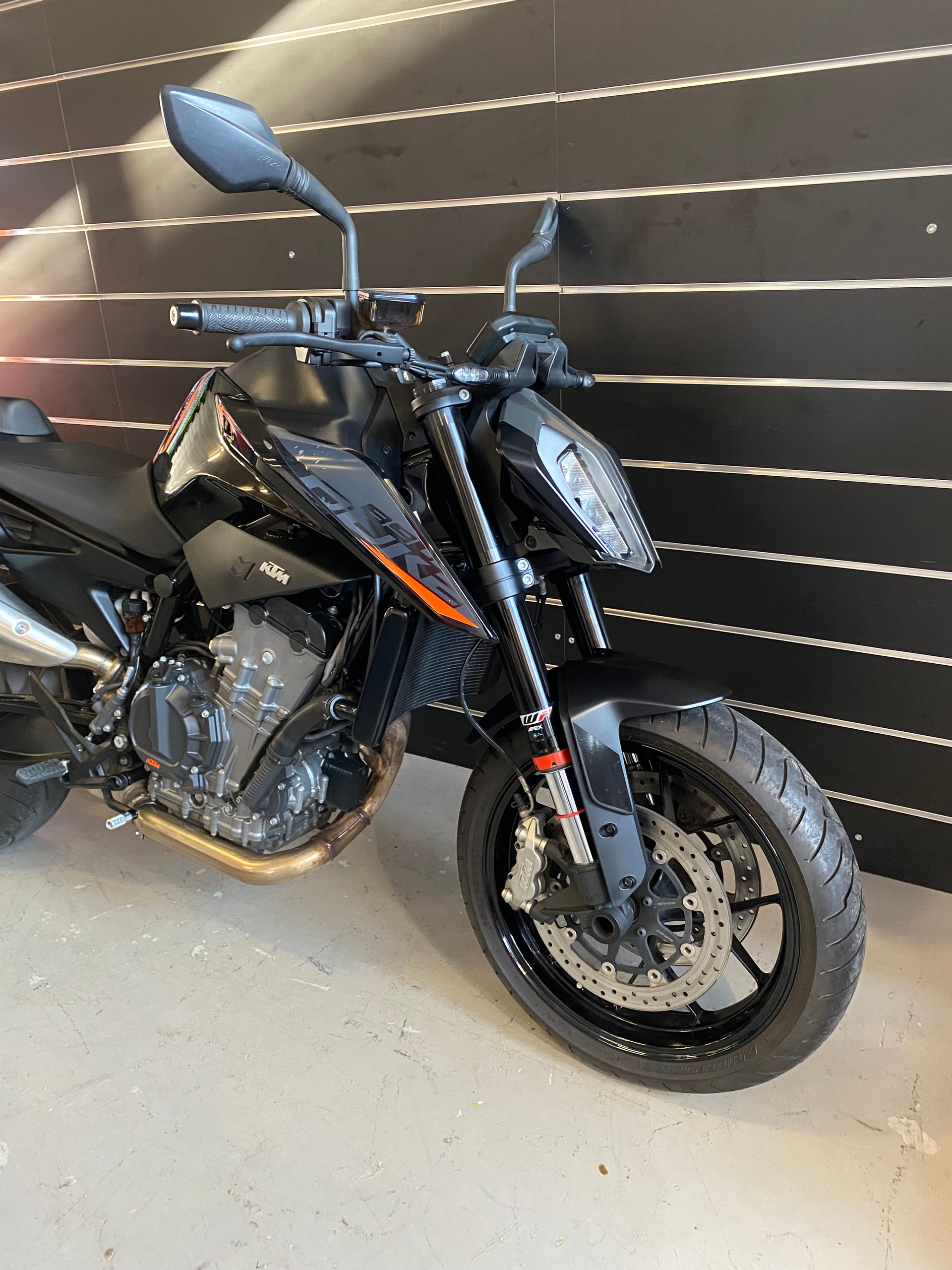 KTM 890 Duke-image-2