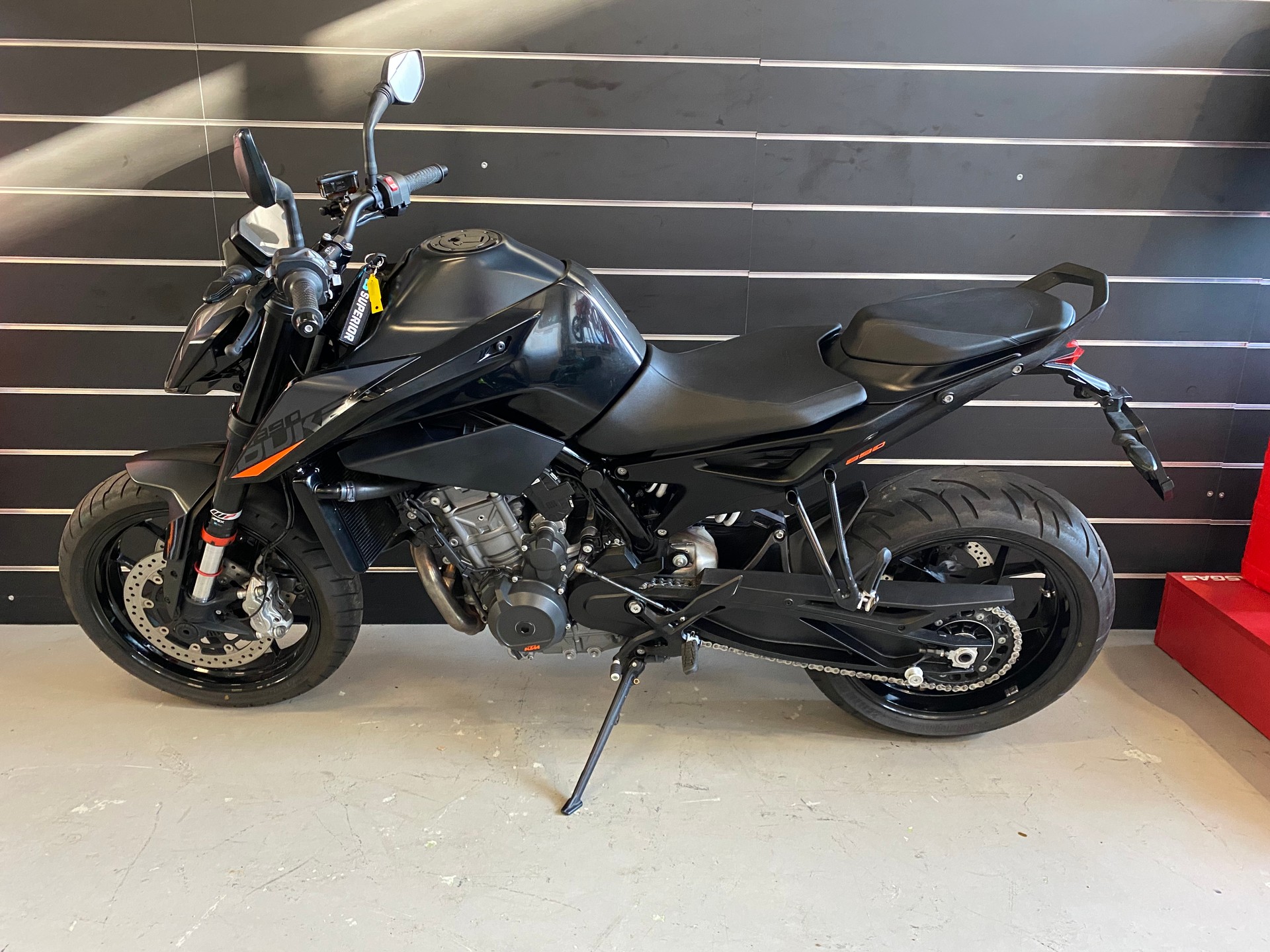 KTM 890 Duke-image-1