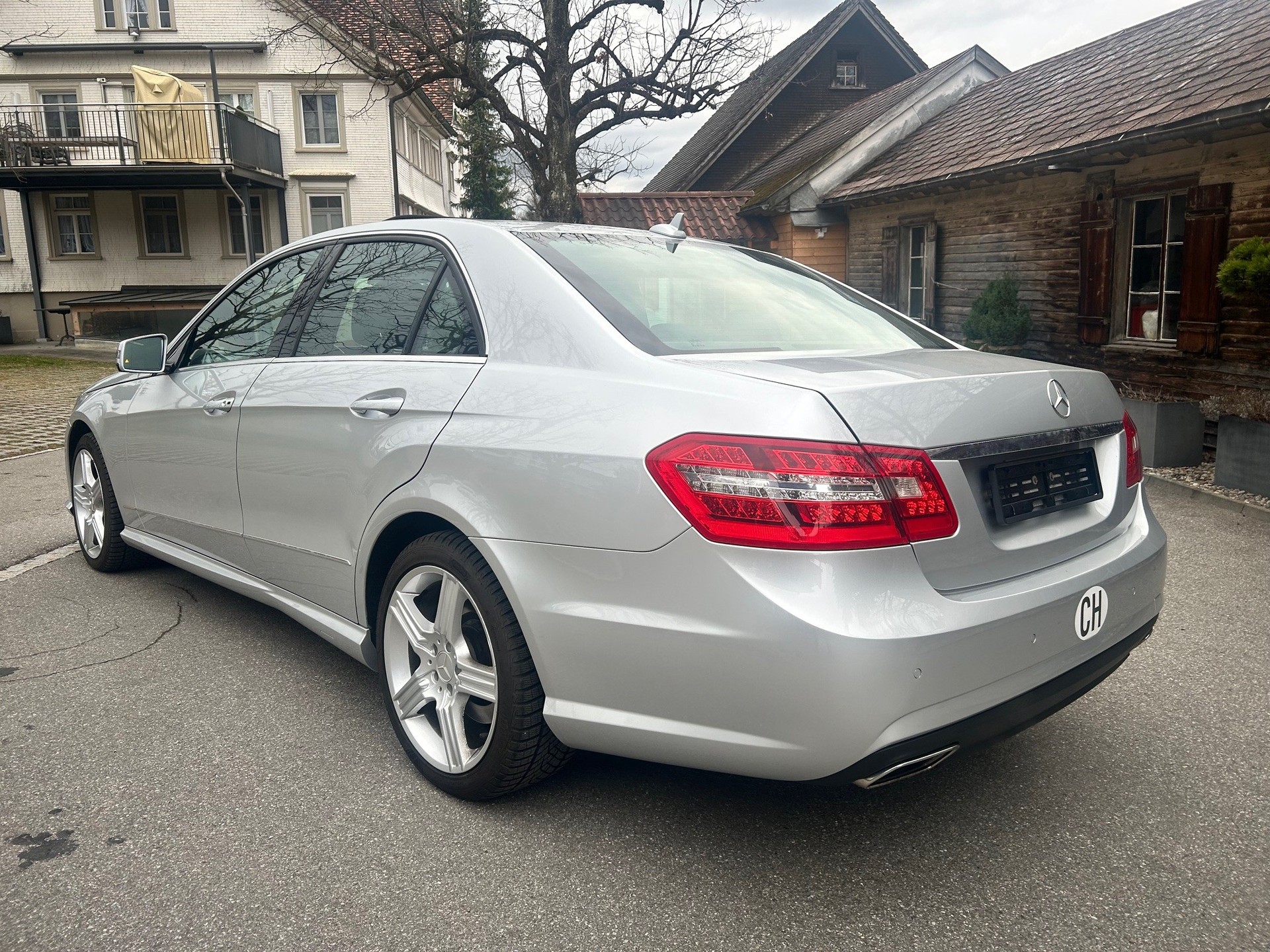 MERCEDES-BENZ E 500 CGI BlueEff. Avantgarde 4Matic 7G-Tronic - gepflegt und in Topausrüstung-image-2