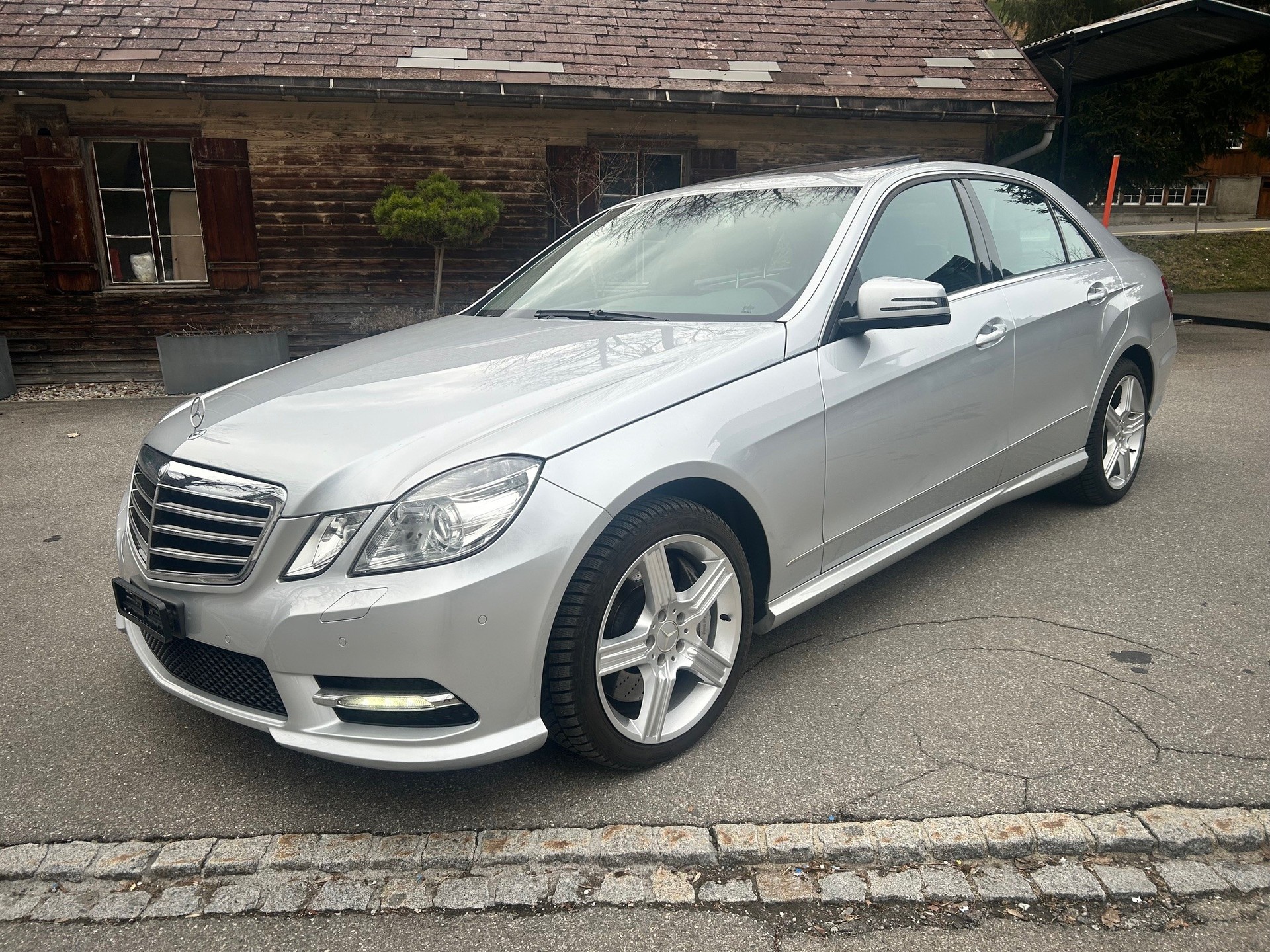 MERCEDES-BENZ E 500 CGI BlueEff. Avantgarde 4Matic 7G-Tronic - gepflegt und in Topausrüstung-image-5