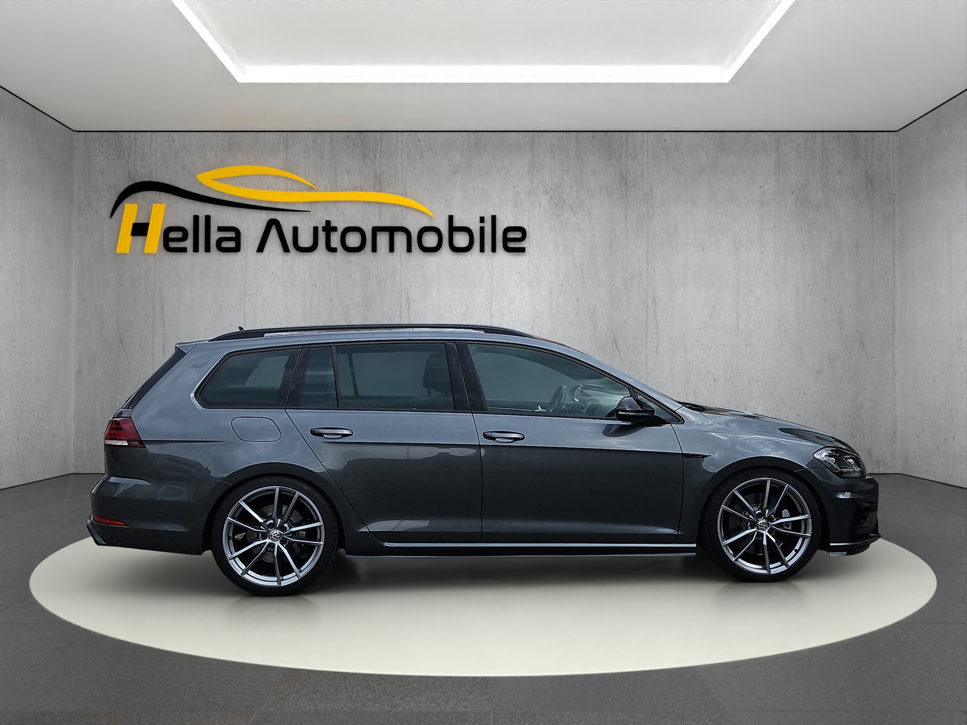 VW Golf Variant 2.0 TSI R 4Motion DSG-image-2