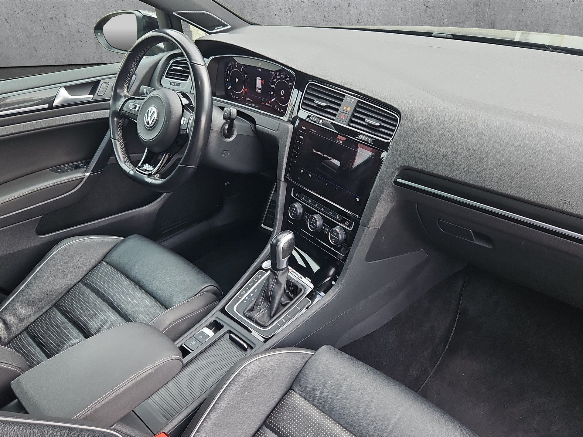 VW Golf Variant 2.0 TSI R 4Motion DSG-image-10