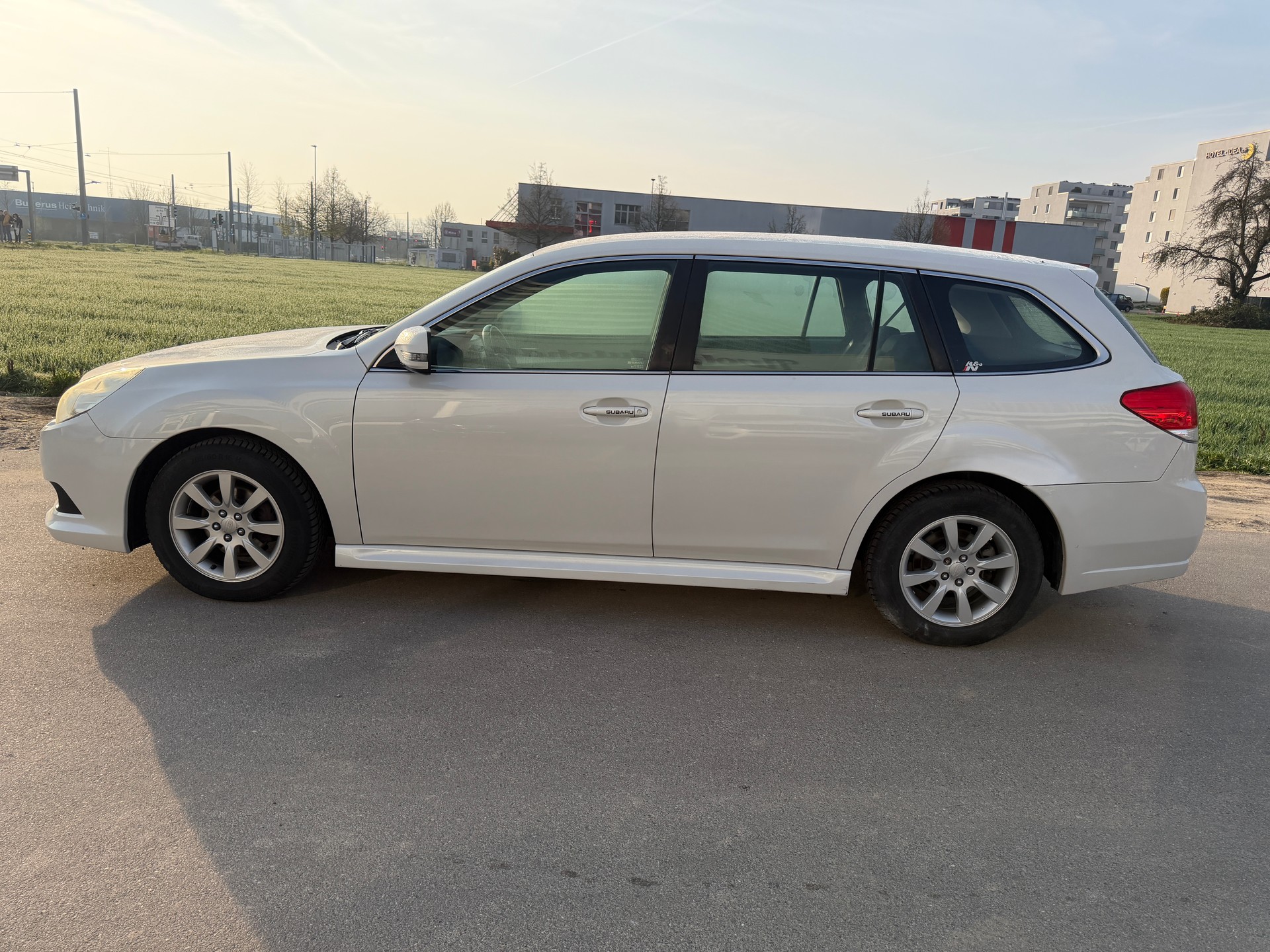 SUBARU Legacy 2.0i Swiss AWD Lineartronic-image-4