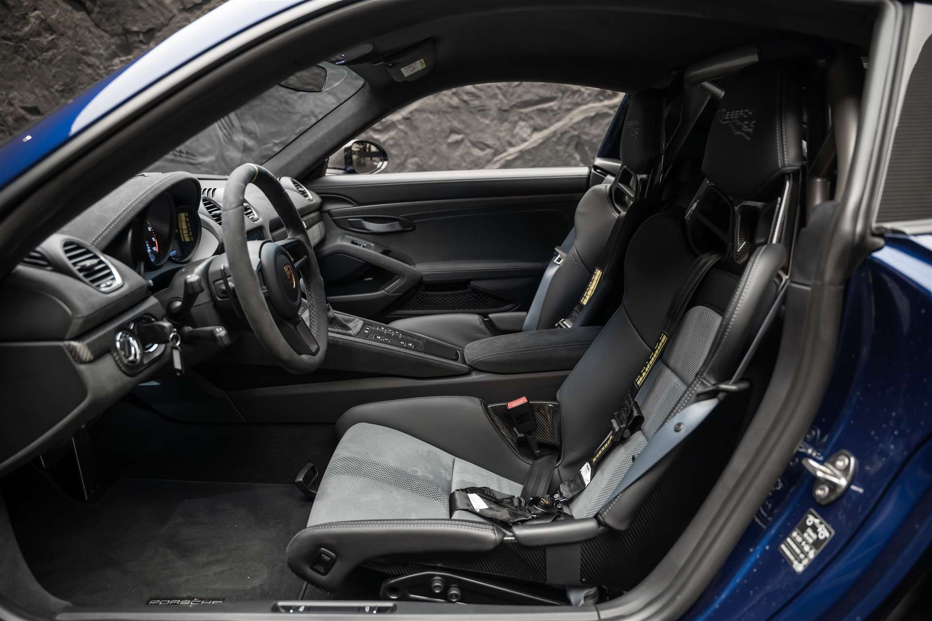 PORSCHE 718 Cayman GT4 RS PDK *Weissach* CH-Auto*-image-9