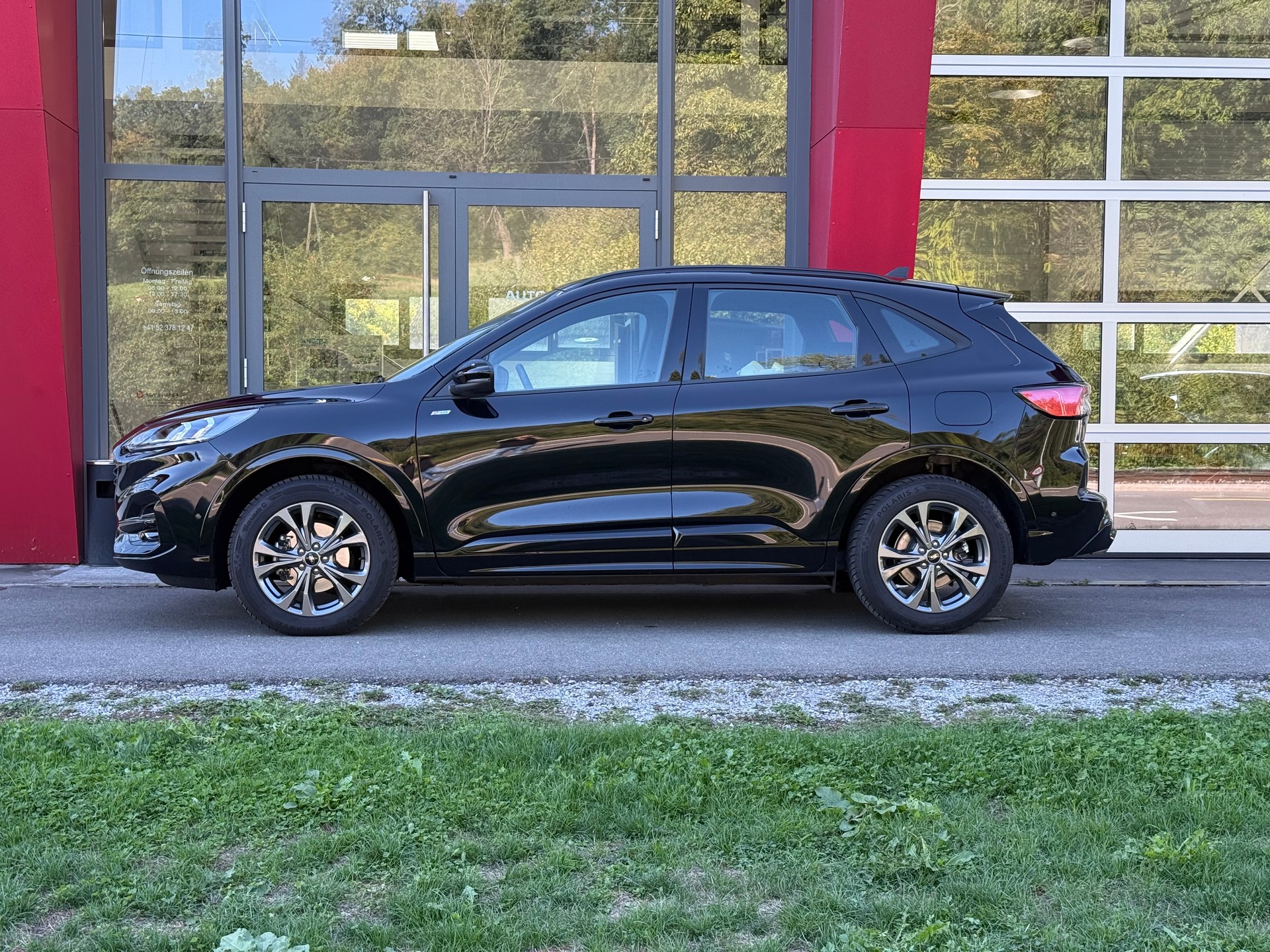 FORD Kuga 2.5 FHEV ST-Line 4WD LEASING AB 269.97 CHF / MONAT-showroom-element-1