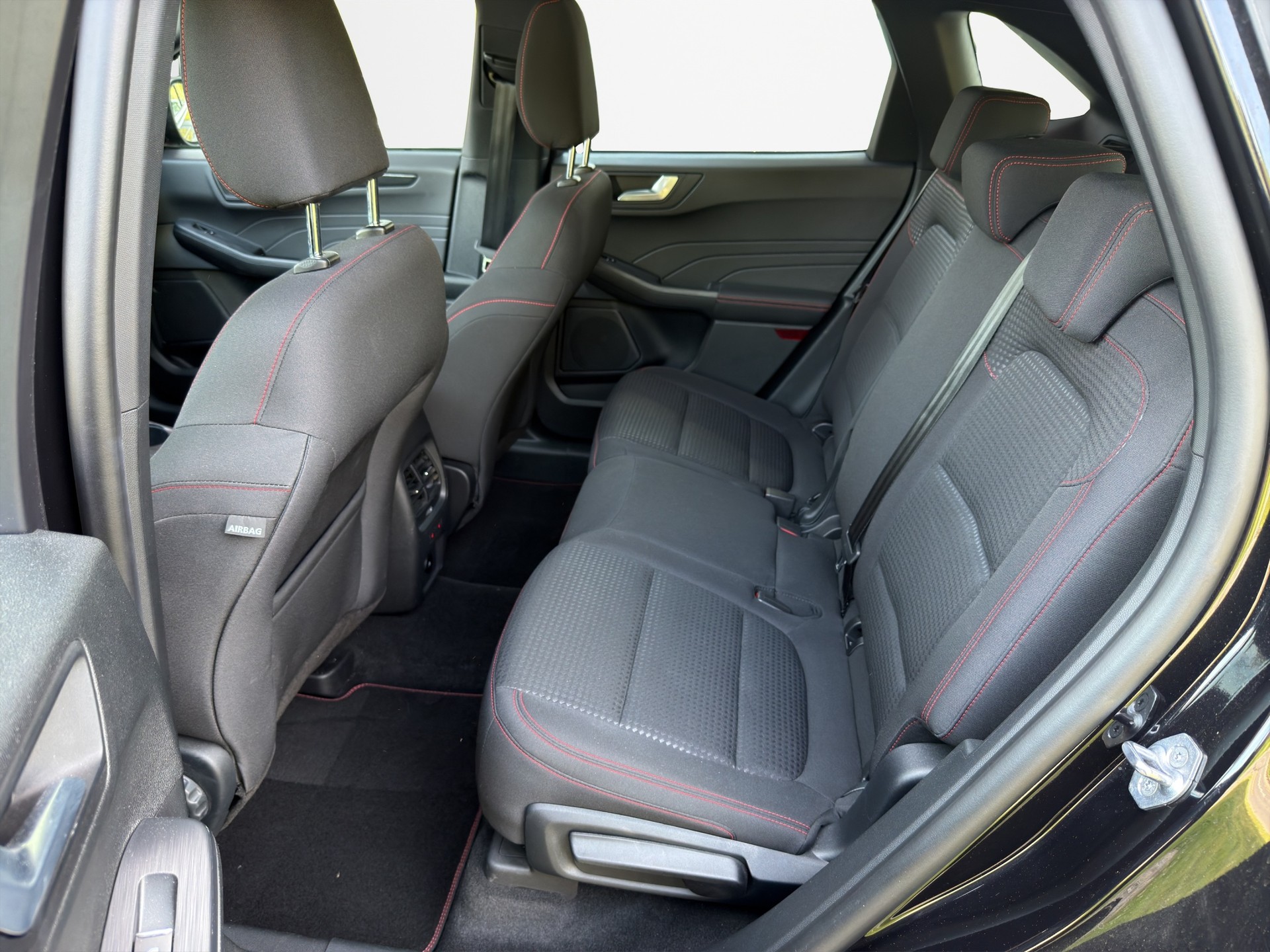 FORD Kuga 2.5 FHEV ST-Line 4WD-image-9