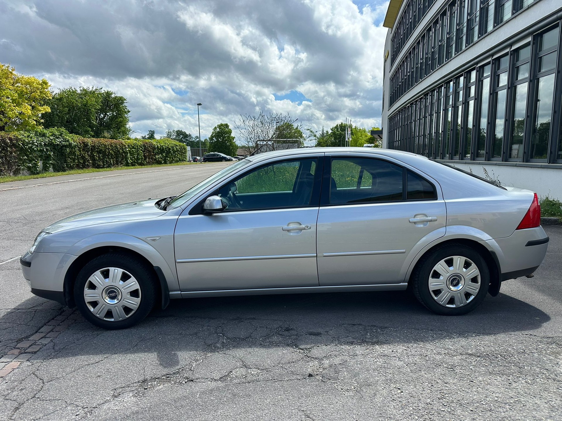 FORD Mondeo 2.0i 16V Trend-image-3