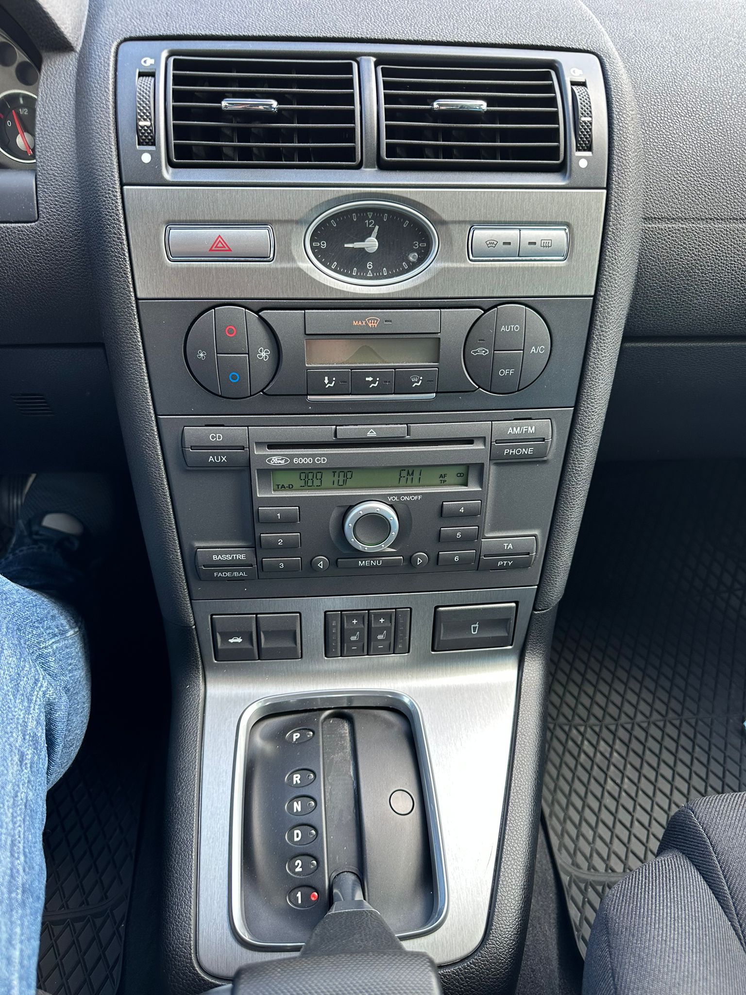 FORD Mondeo 2.0i 16V Trend-image-8