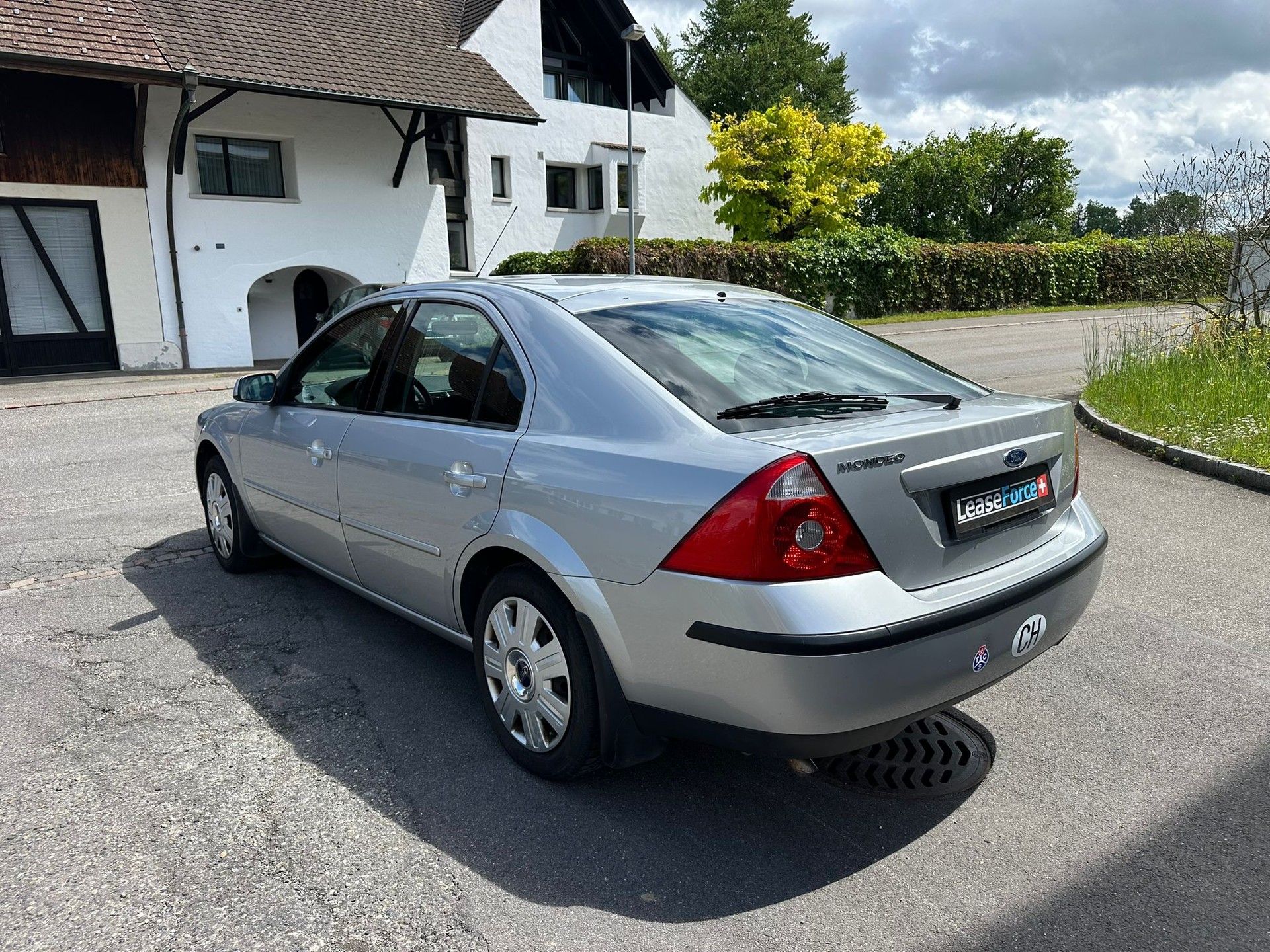 FORD Mondeo 2.0i 16V Trend-image-5