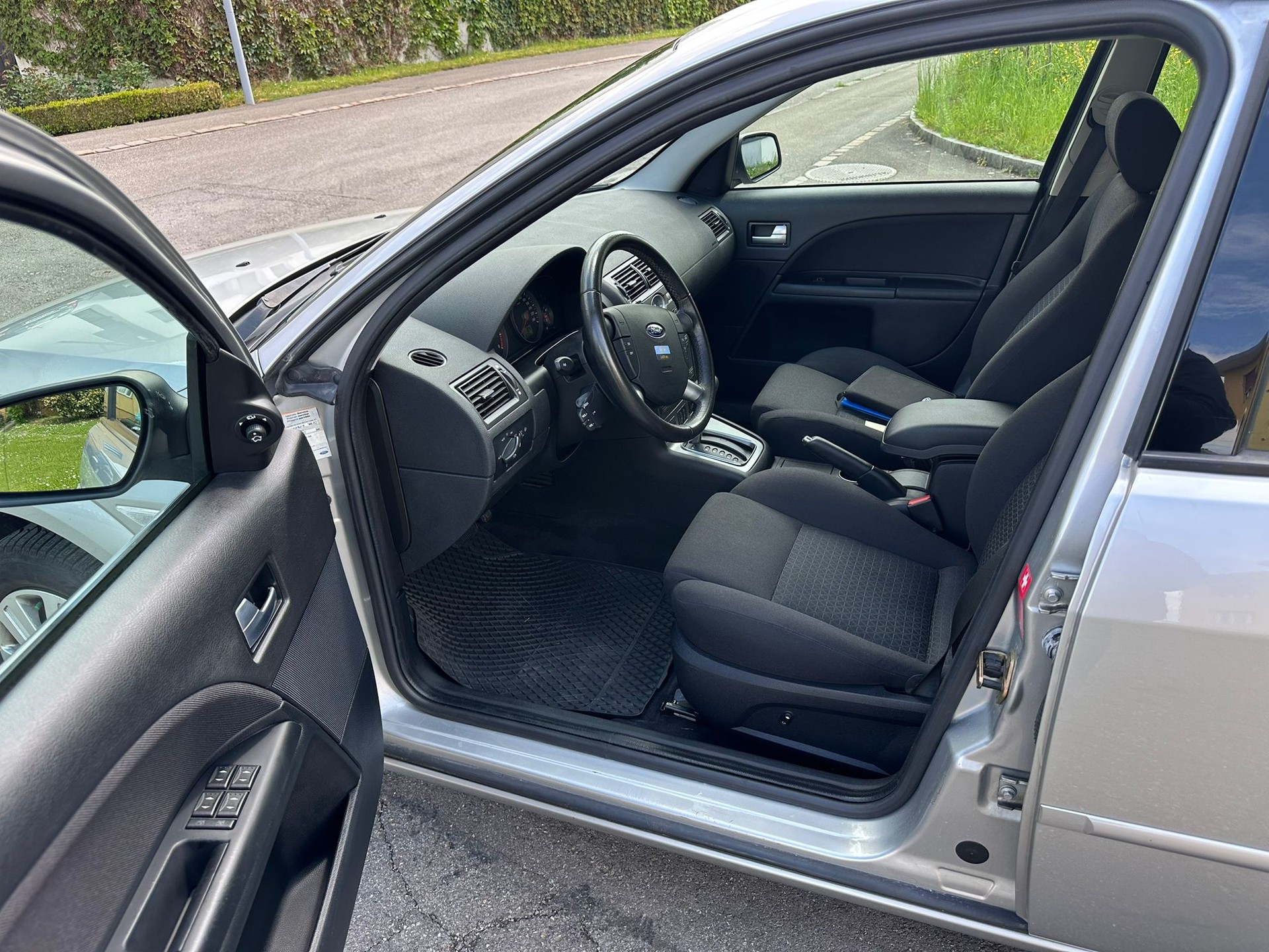 FORD Mondeo 2.0i 16V Trend-image-10