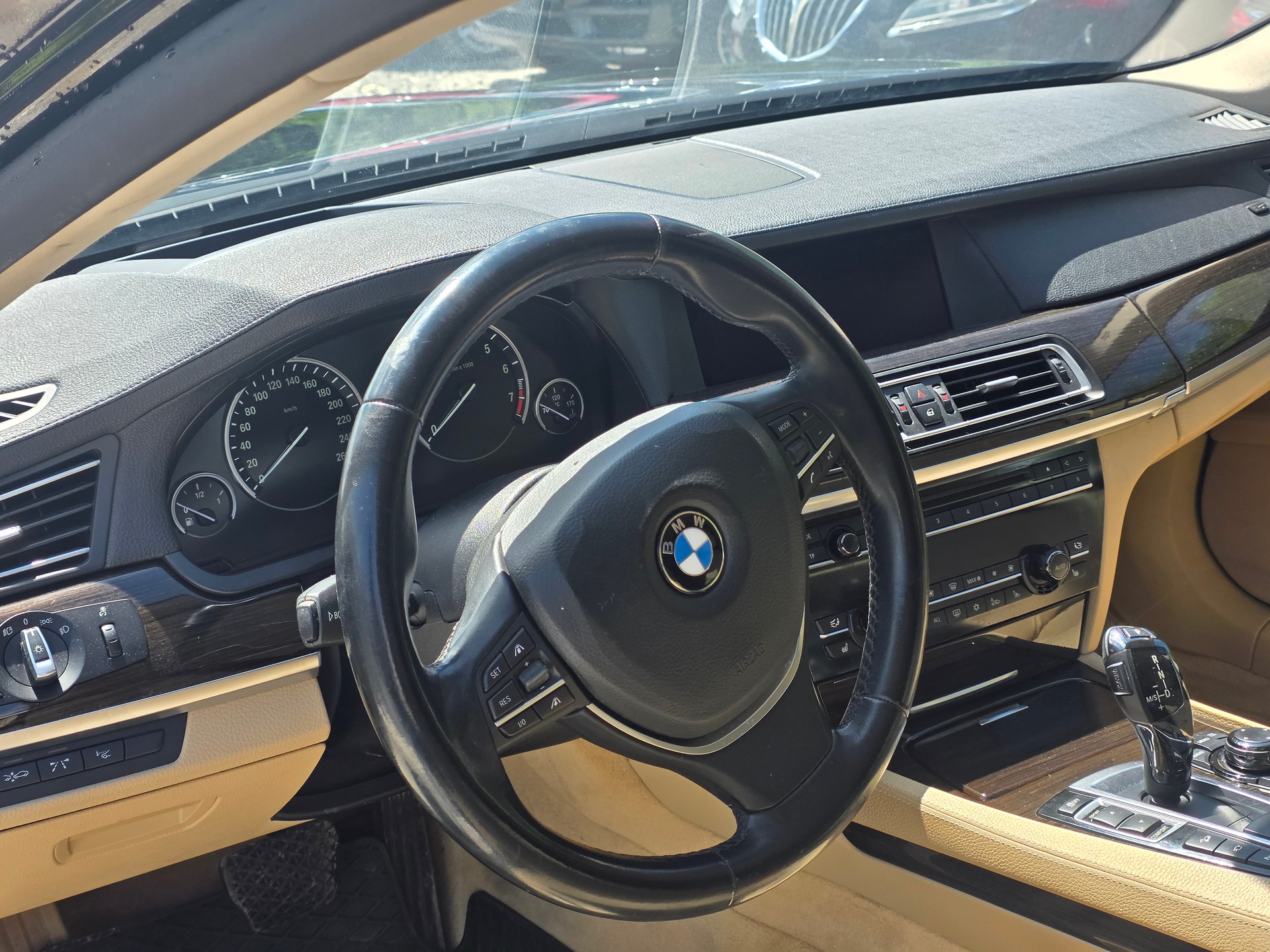 BMW 750i xDrive *** Frisch ab MFK / Frisch ab Service / Kostenlose Lieferung ***-image-12