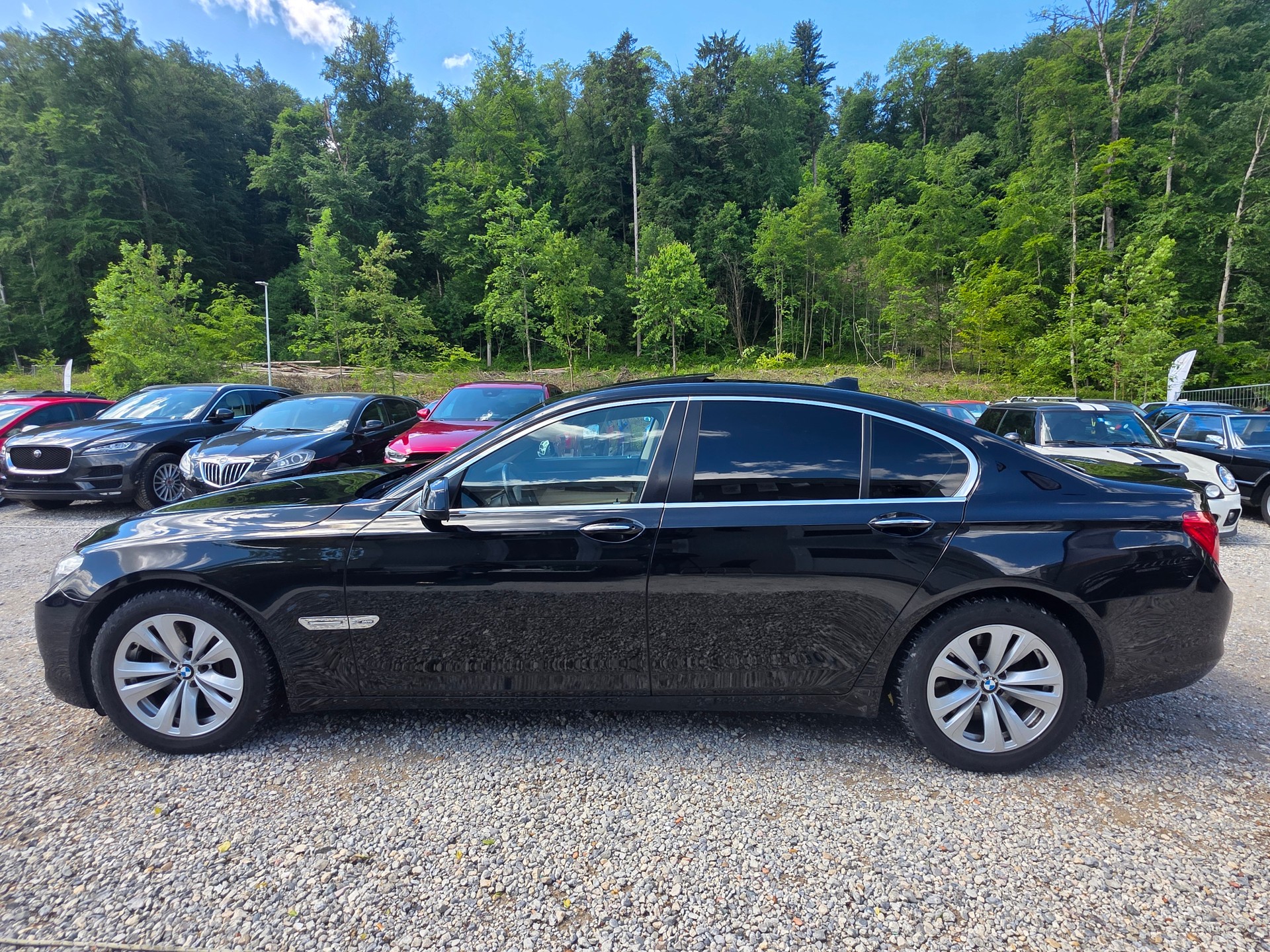 BMW 750i xDrive *** Frisch ab MFK / Frisch ab Service / Kostenlose Lieferung ***-showroom-element-1