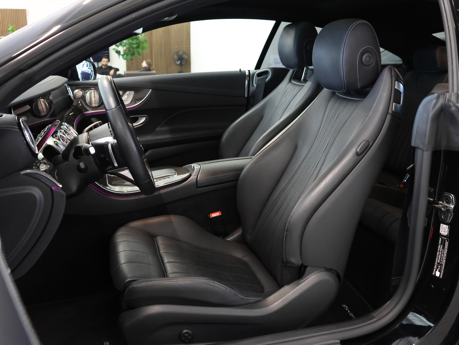MERCEDES-BENZ E 450 Coupé 4Matic AMG Line 9G-Tronic *Burmester* *360 Kamera* *Sitzheizung/Lüftung*-image-11