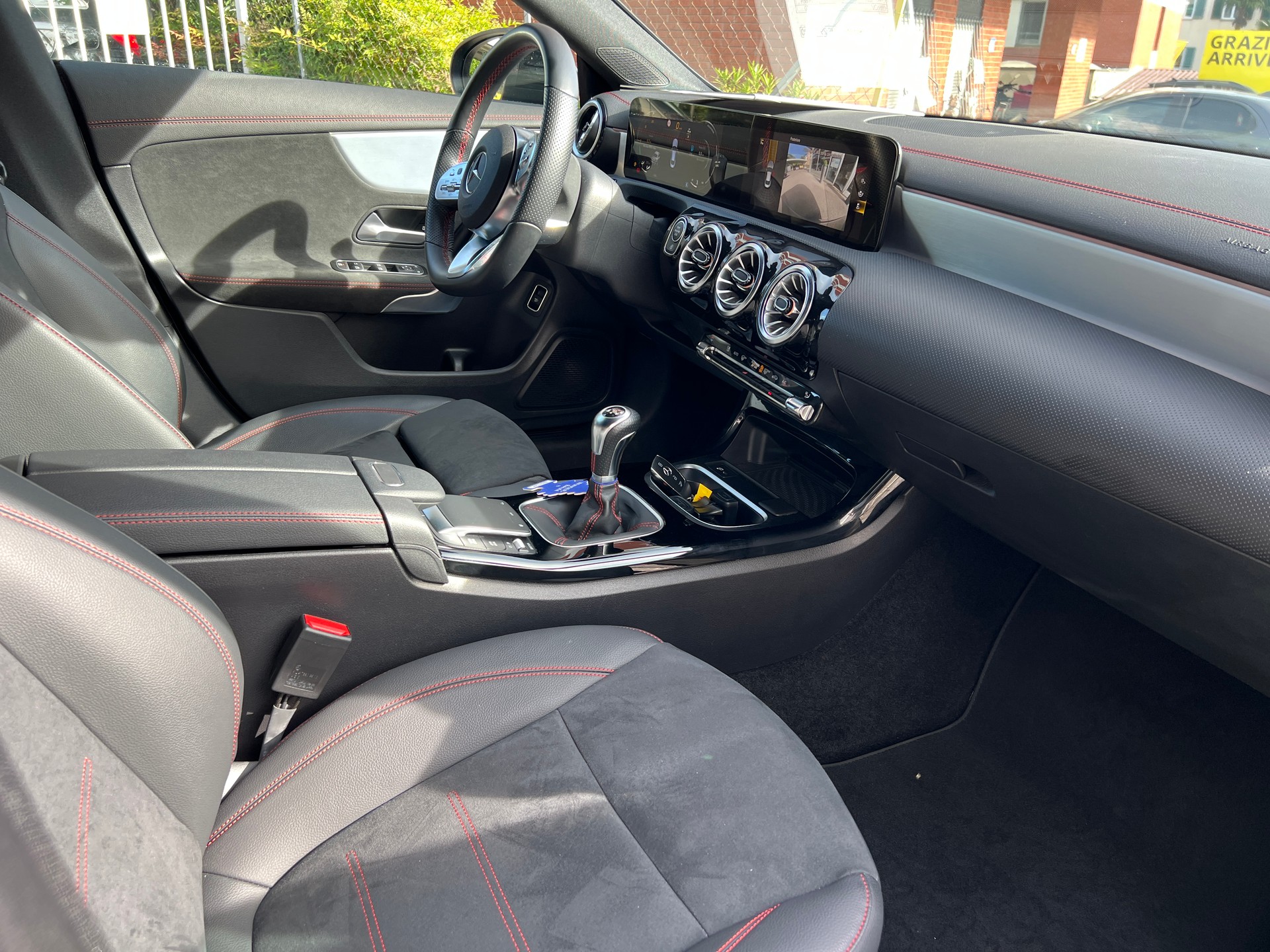 MERCEDES-BENZ CLA 200-image-6