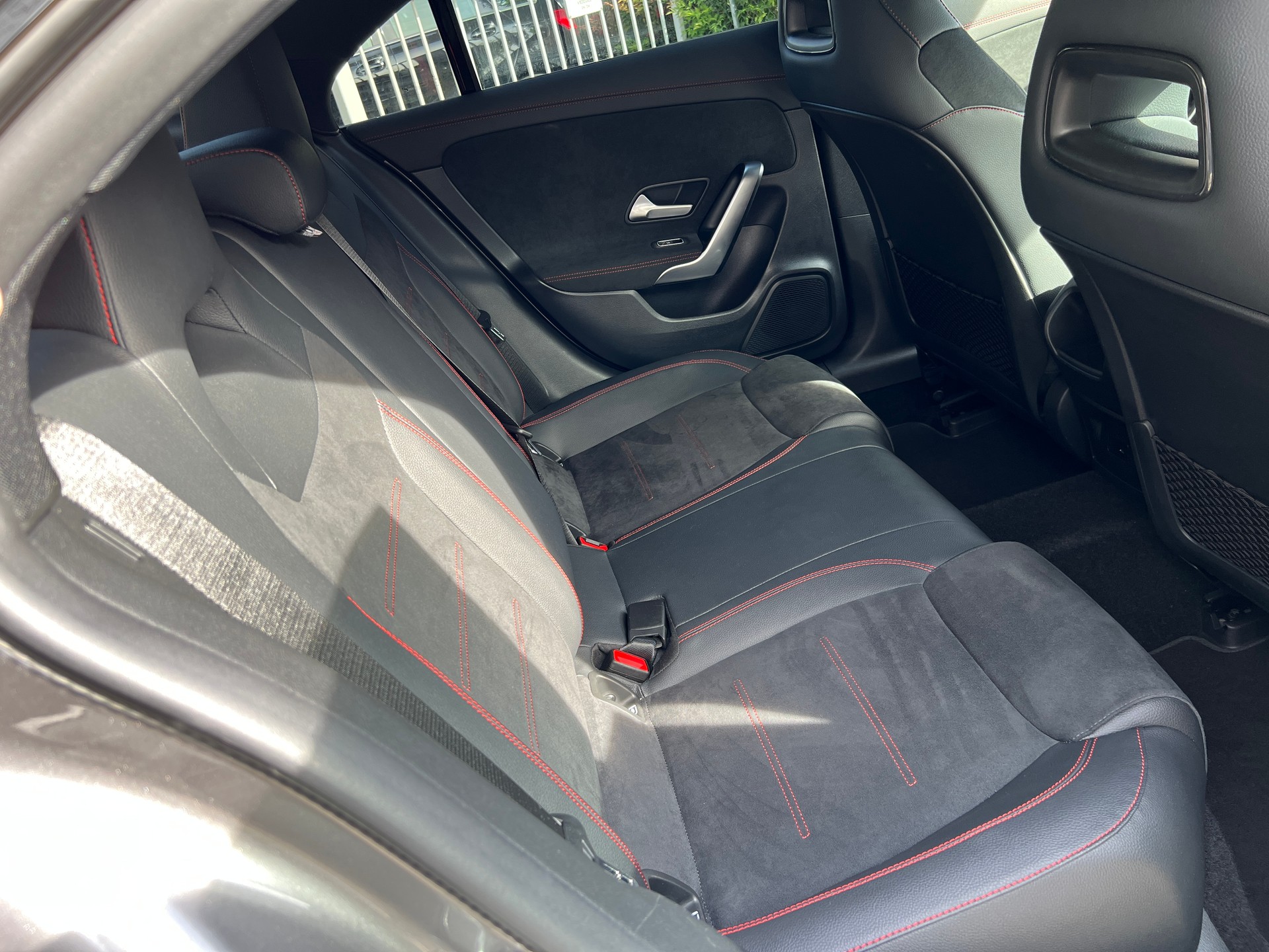 MERCEDES-BENZ CLA 200-image-5