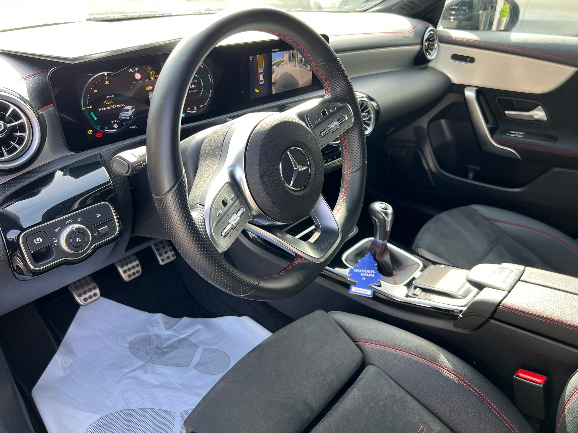 MERCEDES-BENZ CLA 200-image-8