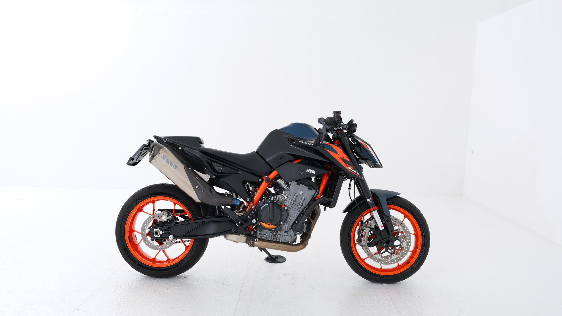 KTM 890 Duke R-image-1