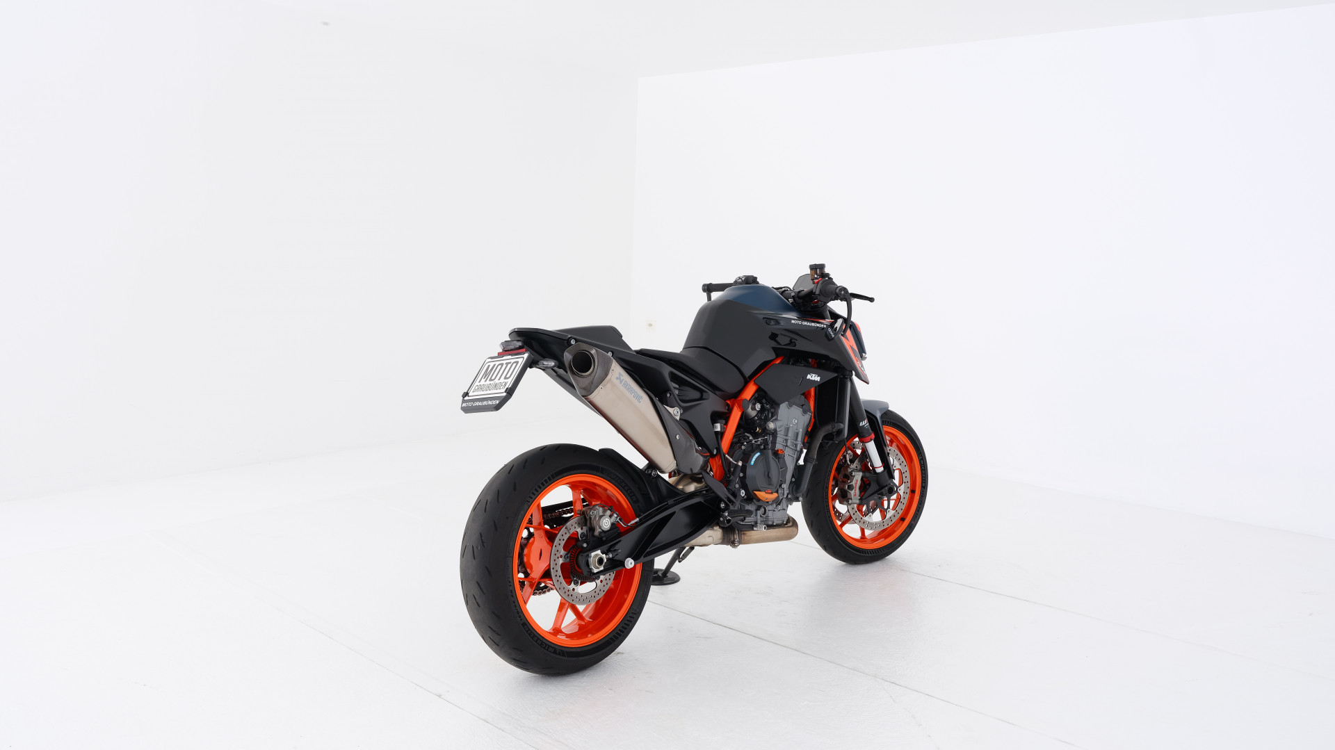 KTM 890 Duke R-image-2