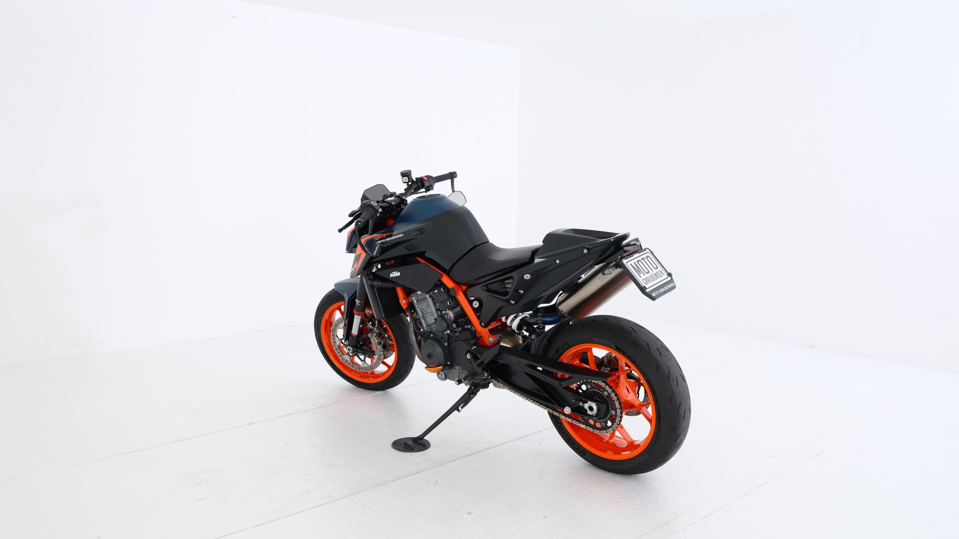 KTM 890 Duke R-image-3