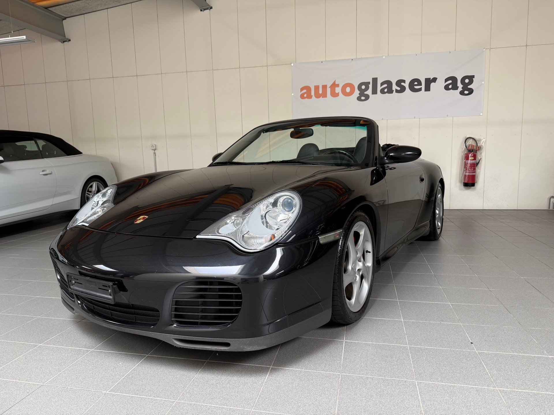 PORSCHE 911 Carrera 4 S Cabrio-showroom-element-1