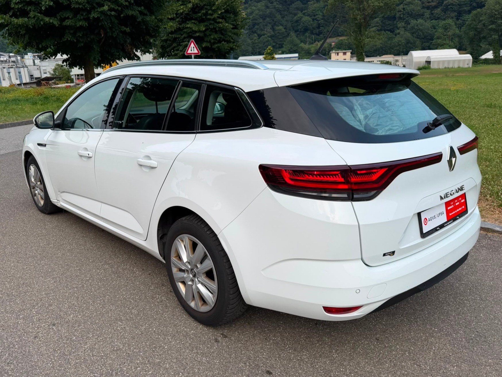 RENAULT Mégane Grandtour 1.3 16V Turbo Zen EDC-image-3