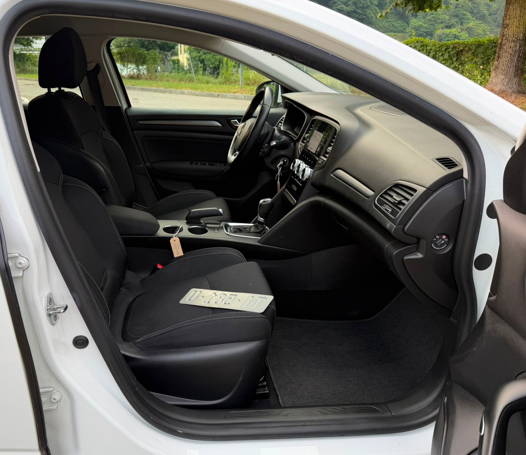 RENAULT Mégane Grandtour 1.3 16V Turbo Zen EDC-image-10