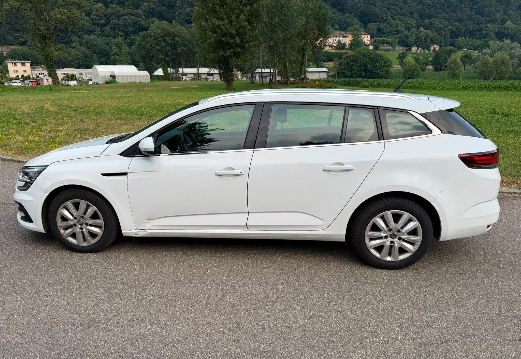 RENAULT Mégane Grandtour 1.3 16V Turbo Zen EDC-image-6