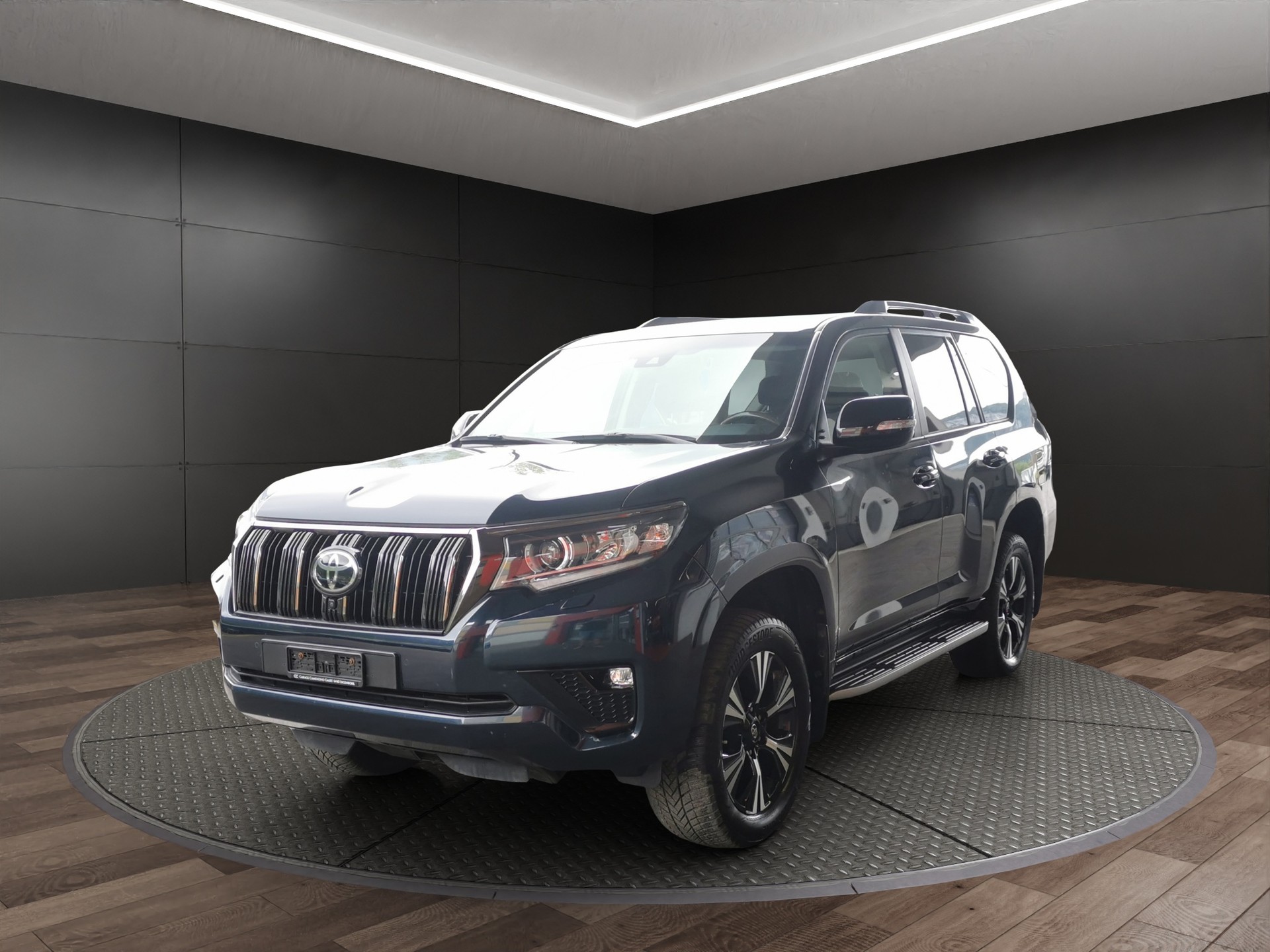 TOYOTA Land Cruiser 2.8TD Premium Automatic-showroom-element-1