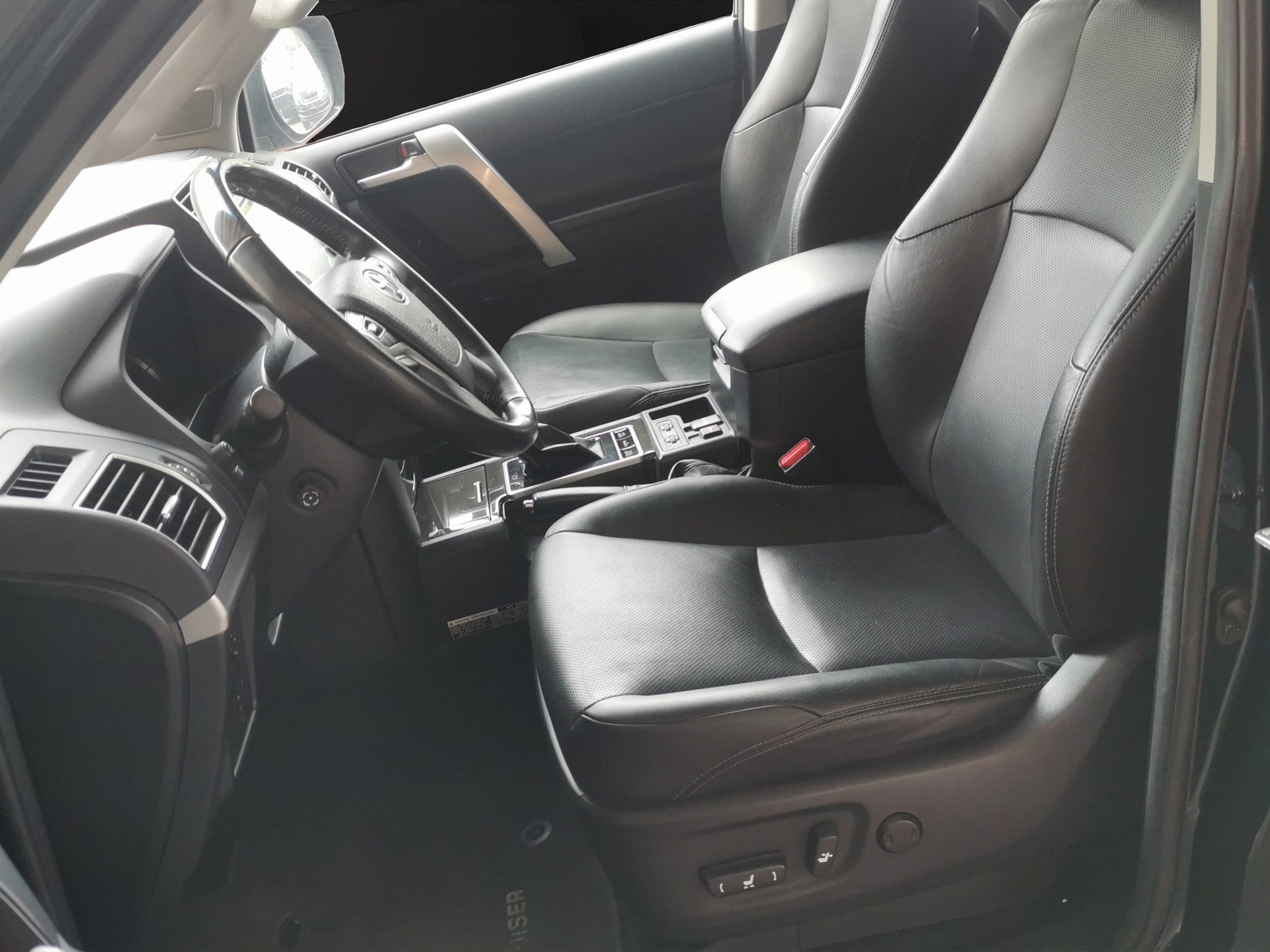 TOYOTA Land Cruiser 2.8TD Premium Automatic-image-11