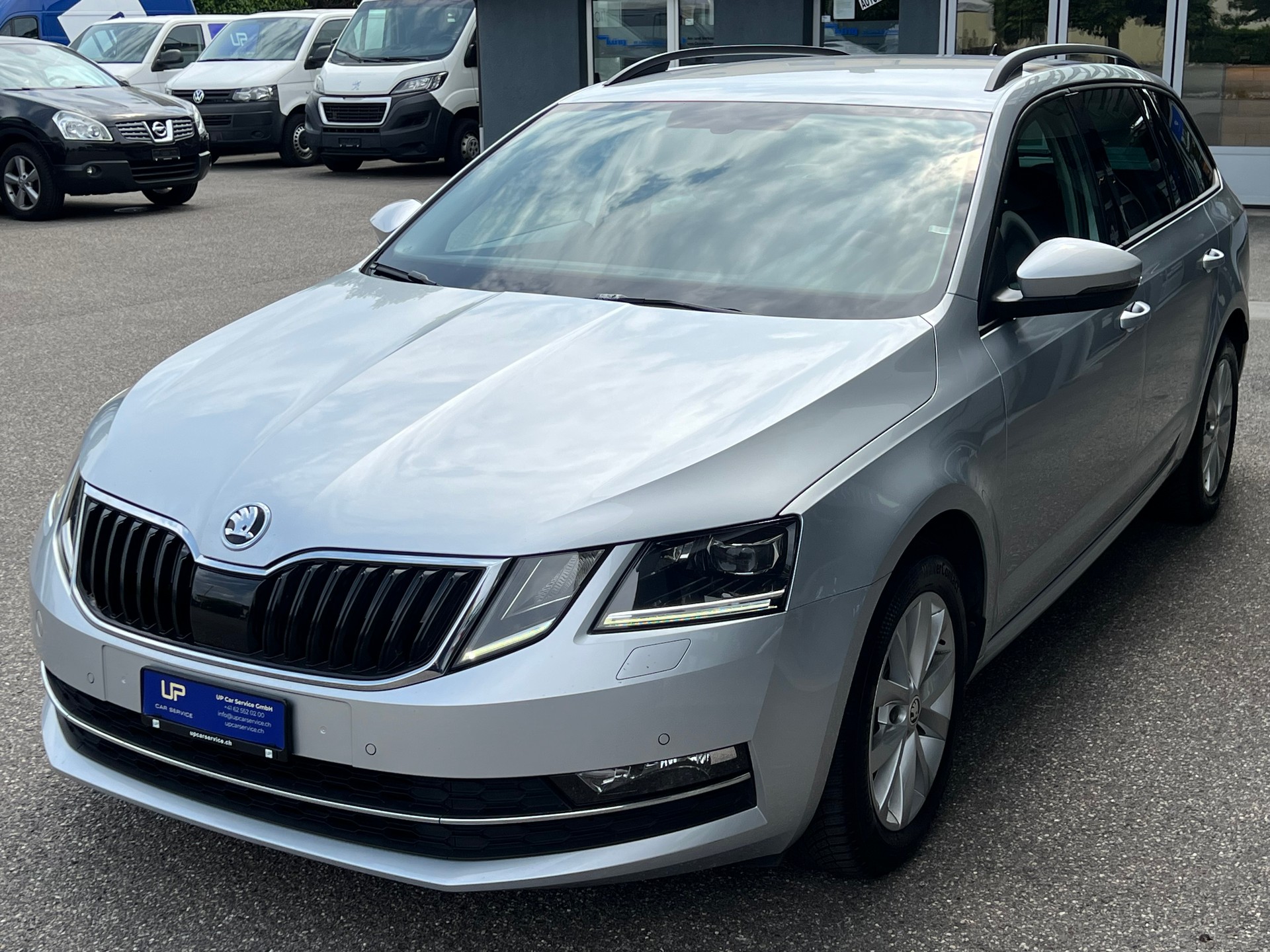 SKODA Octavia Combi 2.0 TDI 184 Style 4x4 DSG 1.Hand * Autobahnkilometer *-showroom-element-1