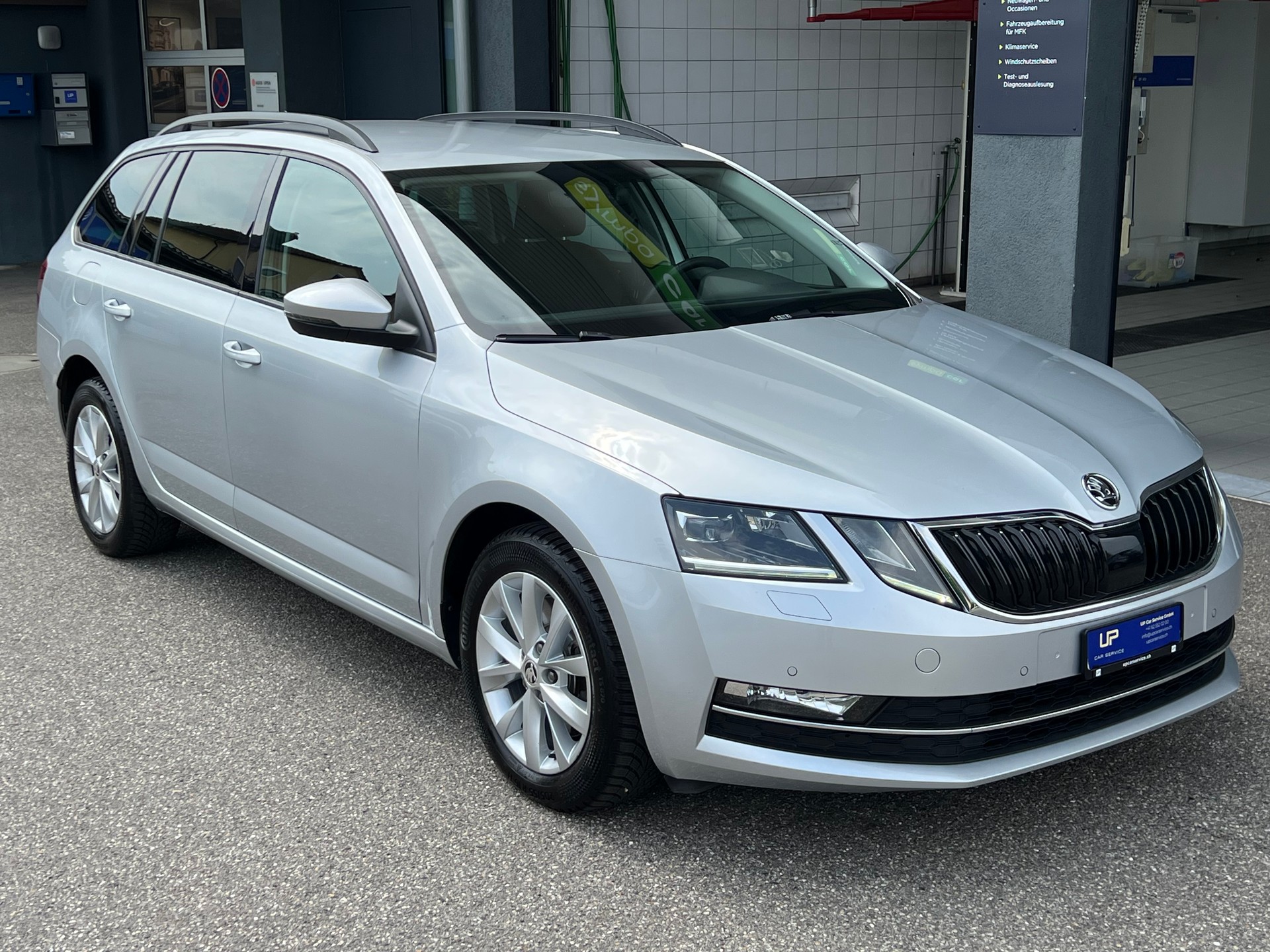 SKODA Octavia Combi 2.0 TDI 184 Style 4x4 DSG 1.Hand * Autobahnkilometer *-showroom-element-2