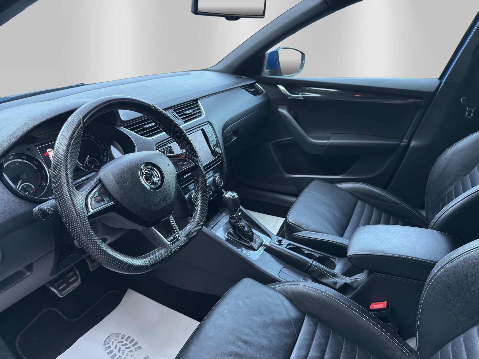 SKODA Octavia Combi 2.0 TSI RS DSG-image-7