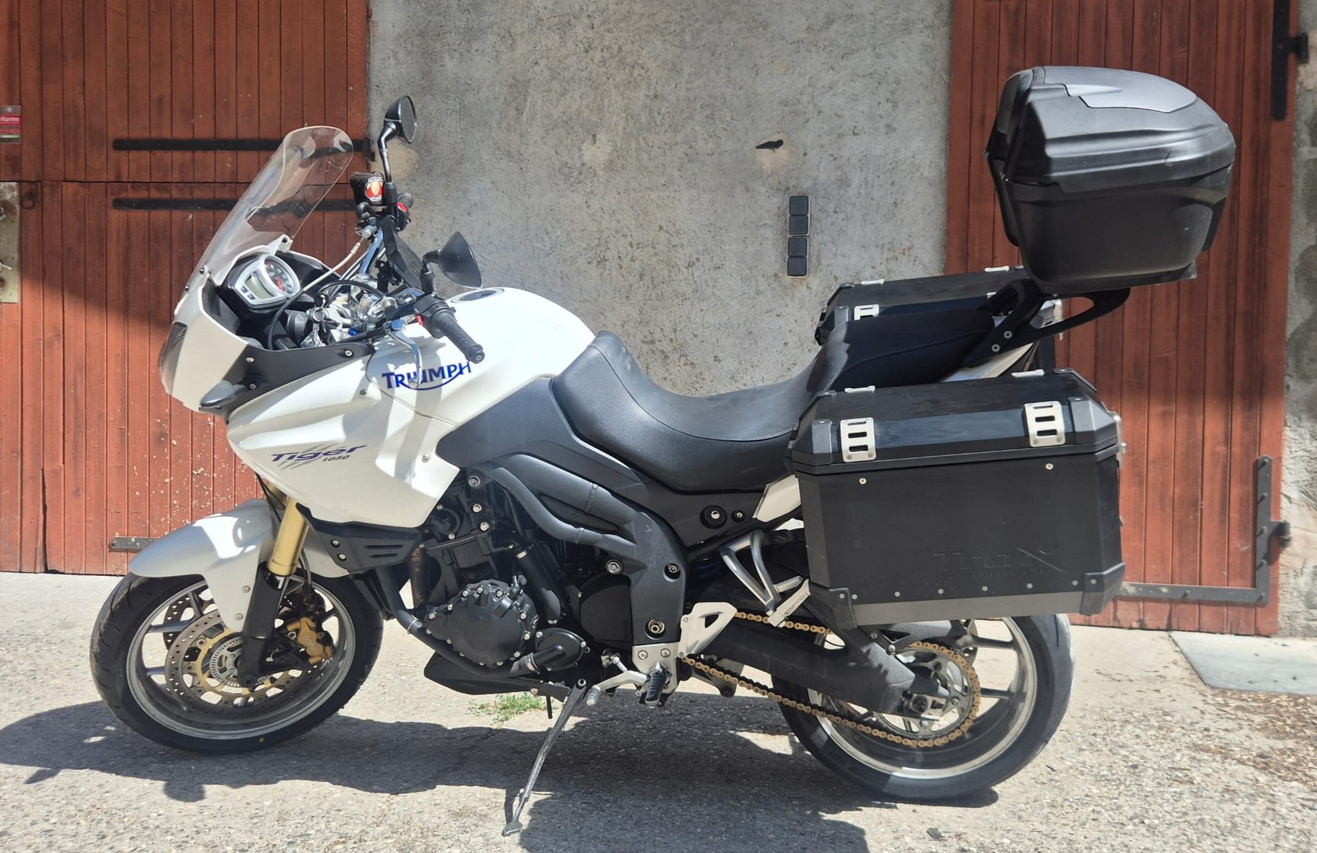TRIUMPH Tiger 1050 ABS SE-image-1