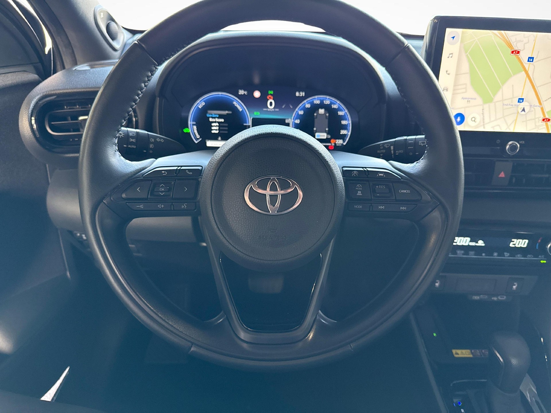 TOYOTA Yaris 1.5 VVT-i HSD Premium-image-13