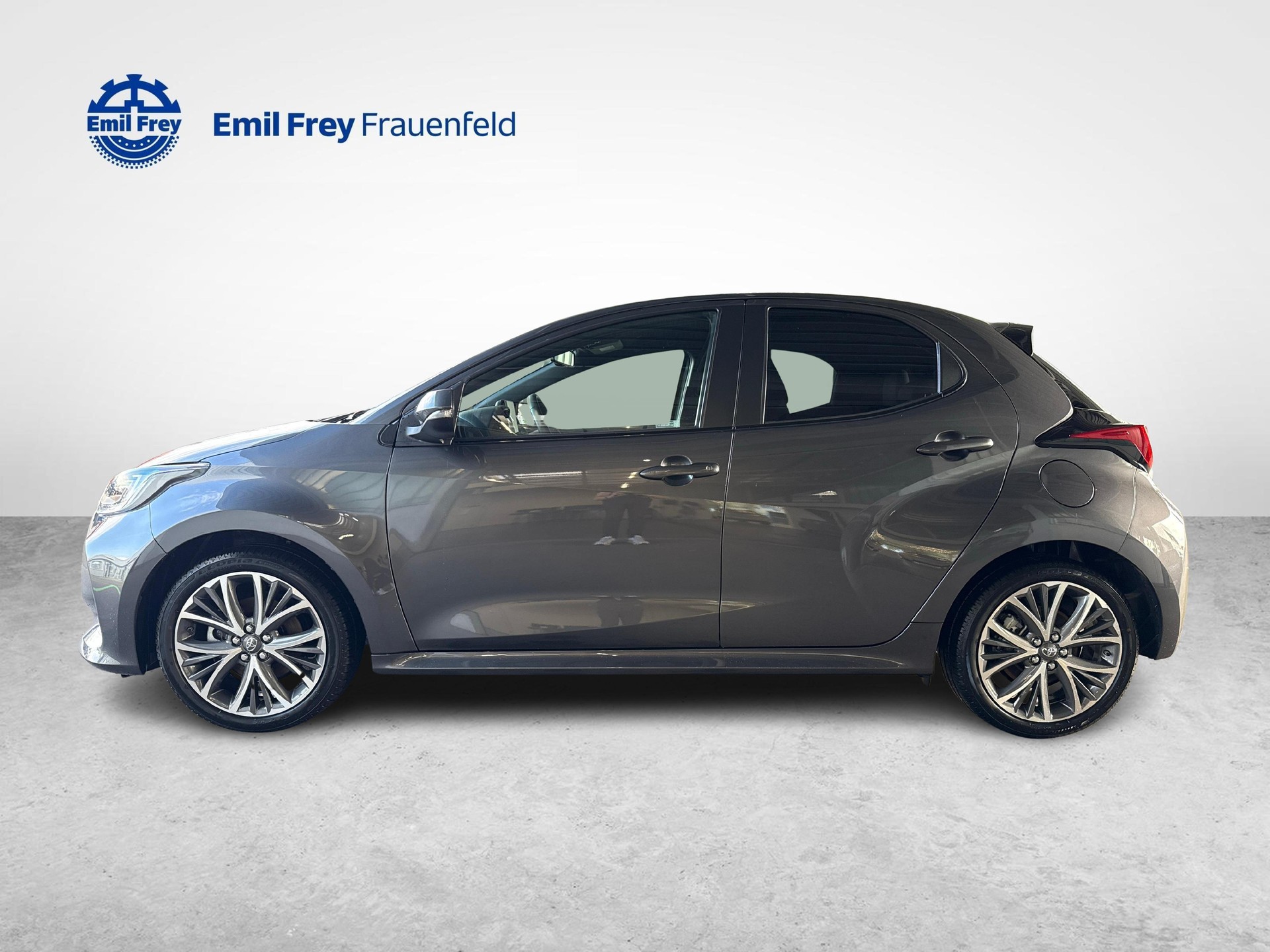 TOYOTA Yaris 1.5 VVT-i HSD Premium-showroom-element-1