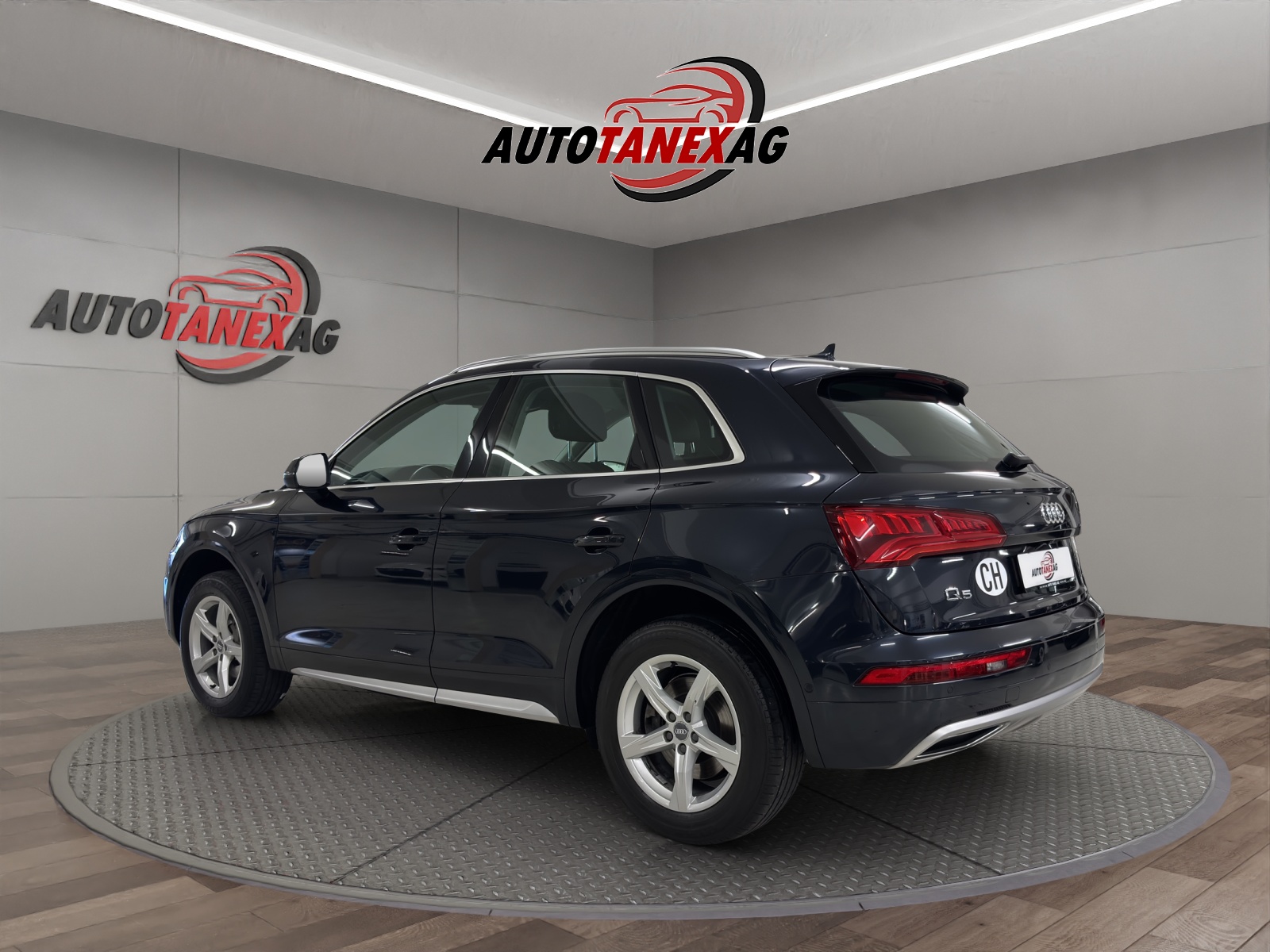 AUDI Q5 2.0 TFSI quattro S-tronic-showroom-element-2