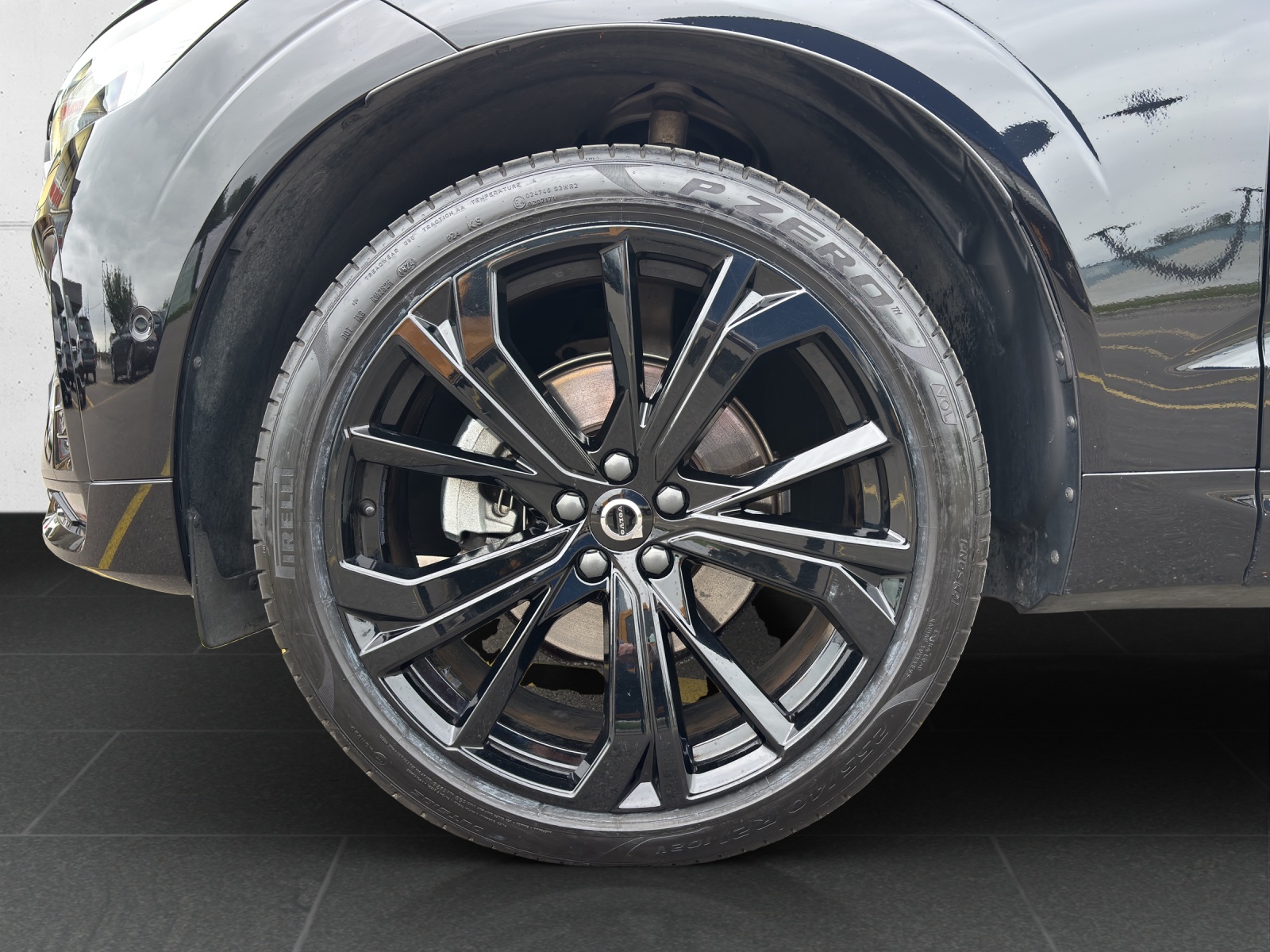VOLVO XC60 B5 Benzin Mild Hybrid AWD Ultra Dark Geartronic mit AHK, Panorama-Ausstell-/Schiebedach & fortl. Werksgarantie 5 Jahre-image-11